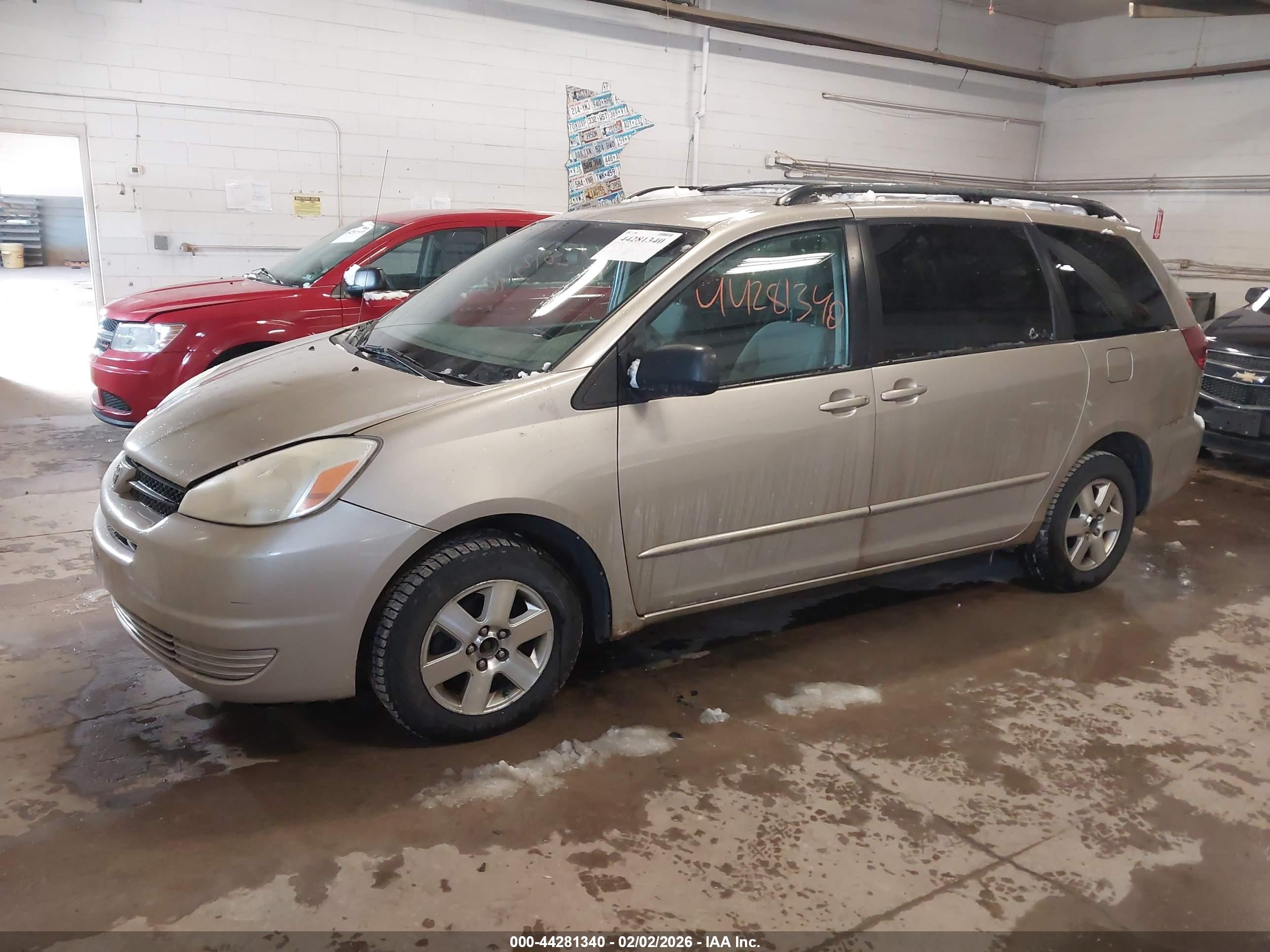 TOYOTA SIENNA image 2