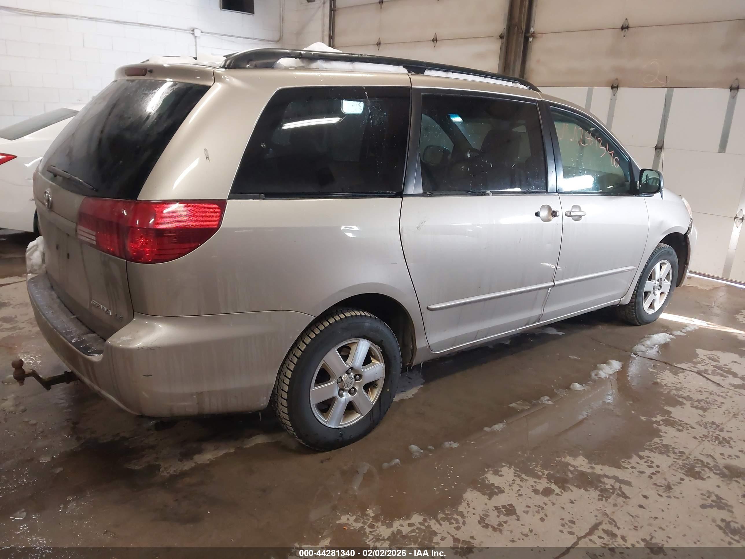 TOYOTA SIENNA image 4
