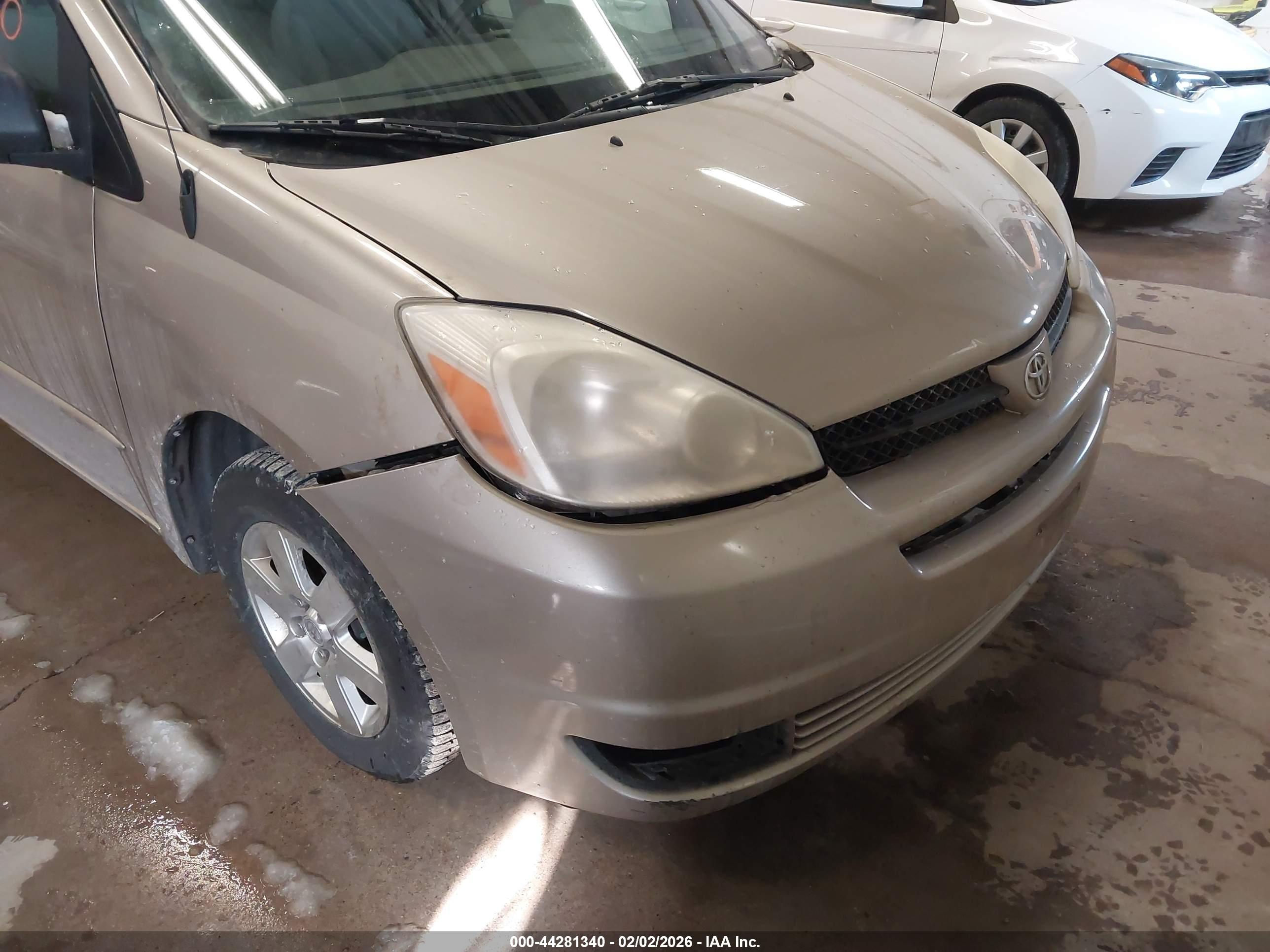 TOYOTA SIENNA image 6