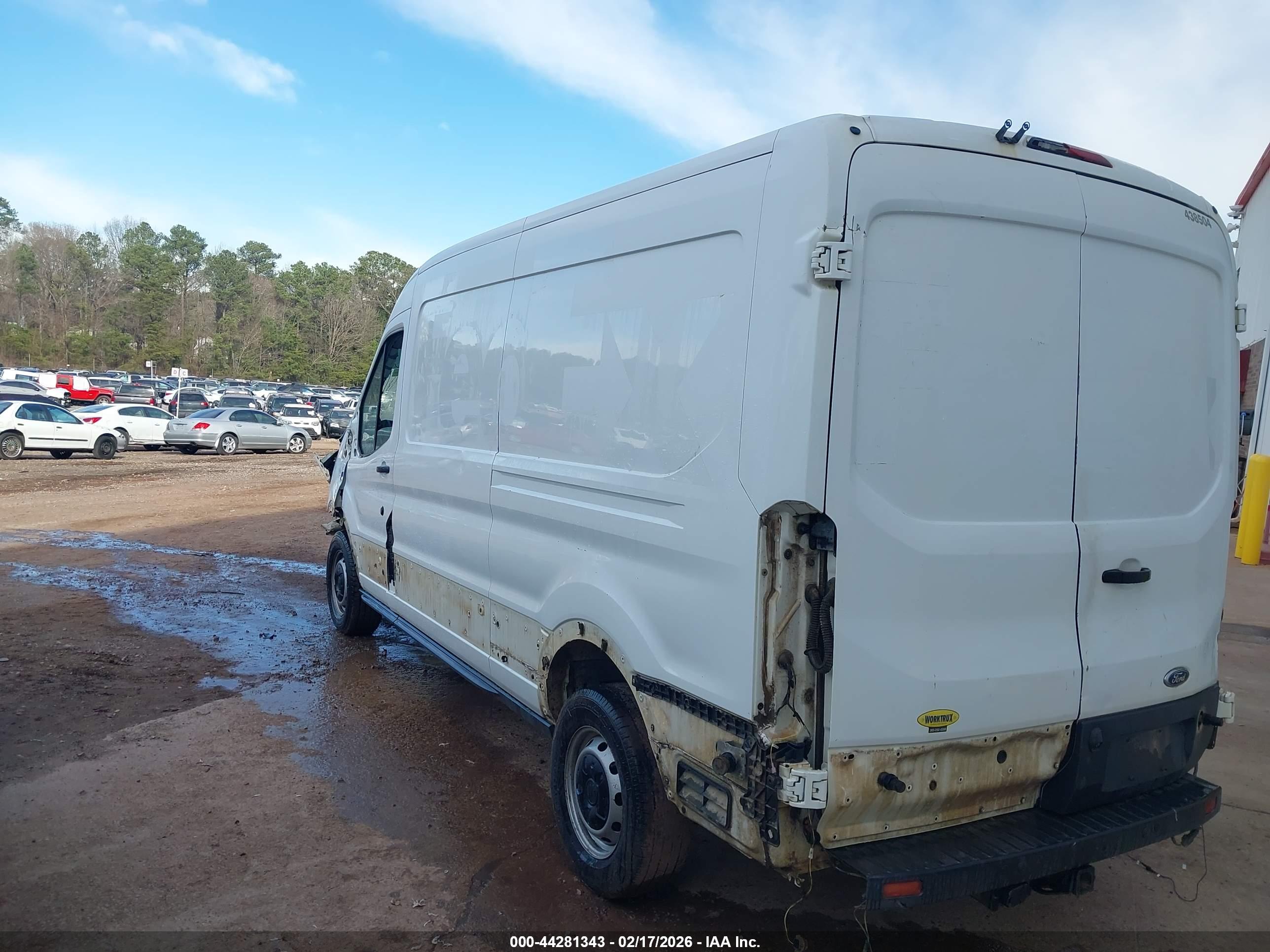 FORD TRANSIT-250 image 3