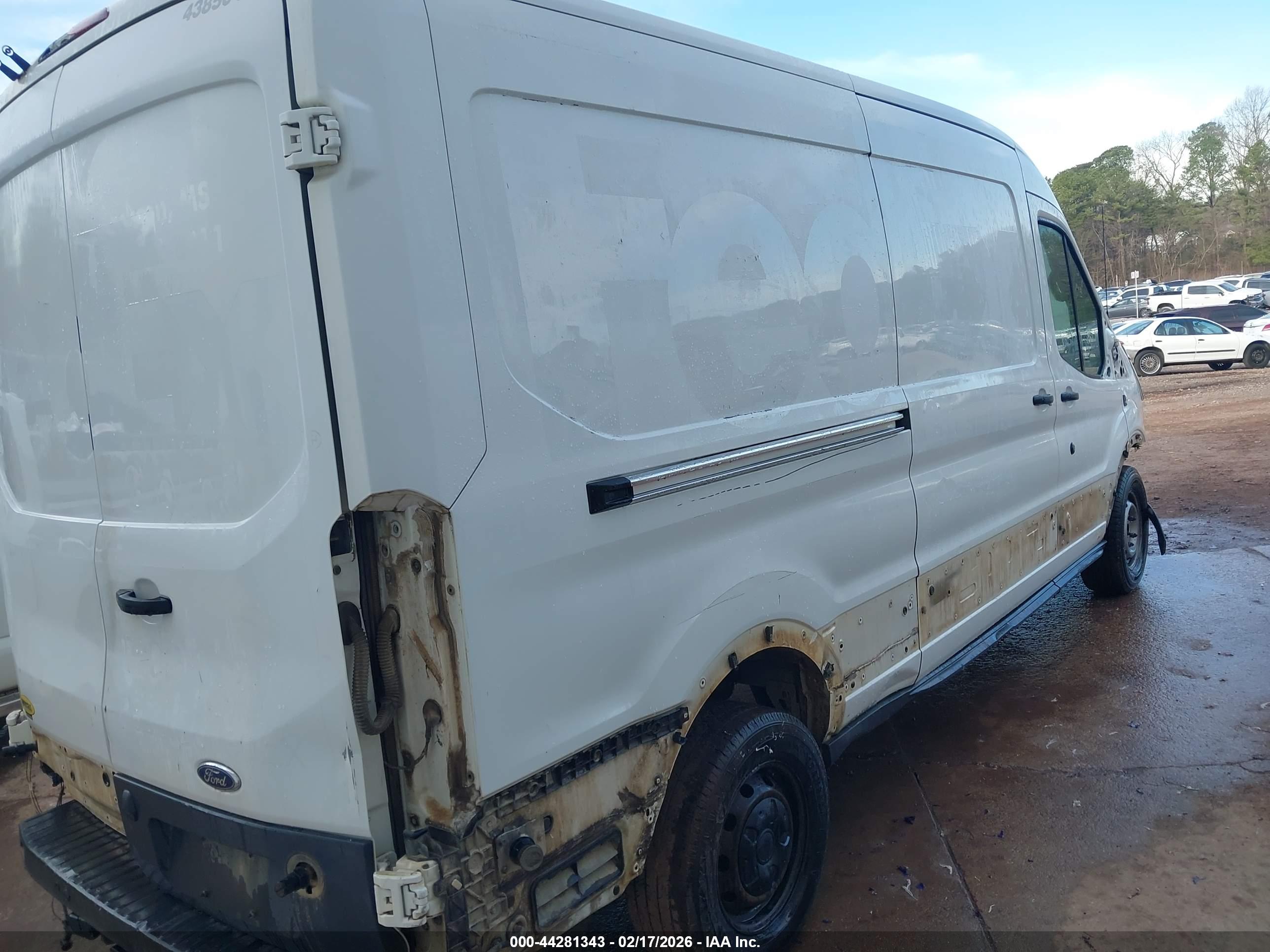 FORD TRANSIT-250 image 4