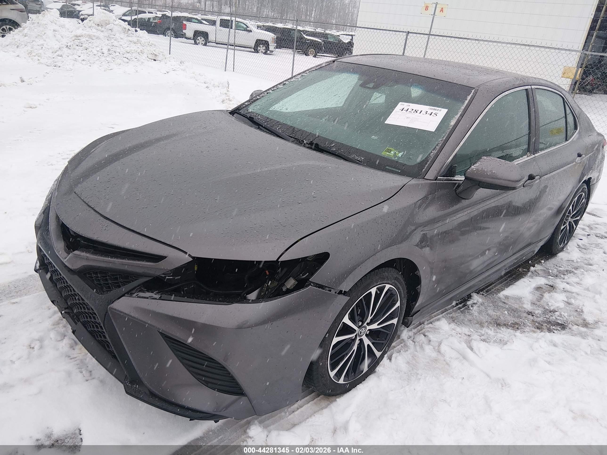 TOYOTA CAMRY image 2