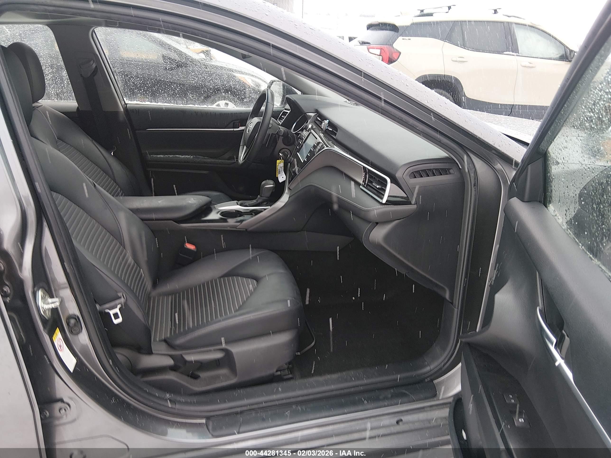 TOYOTA CAMRY image 5