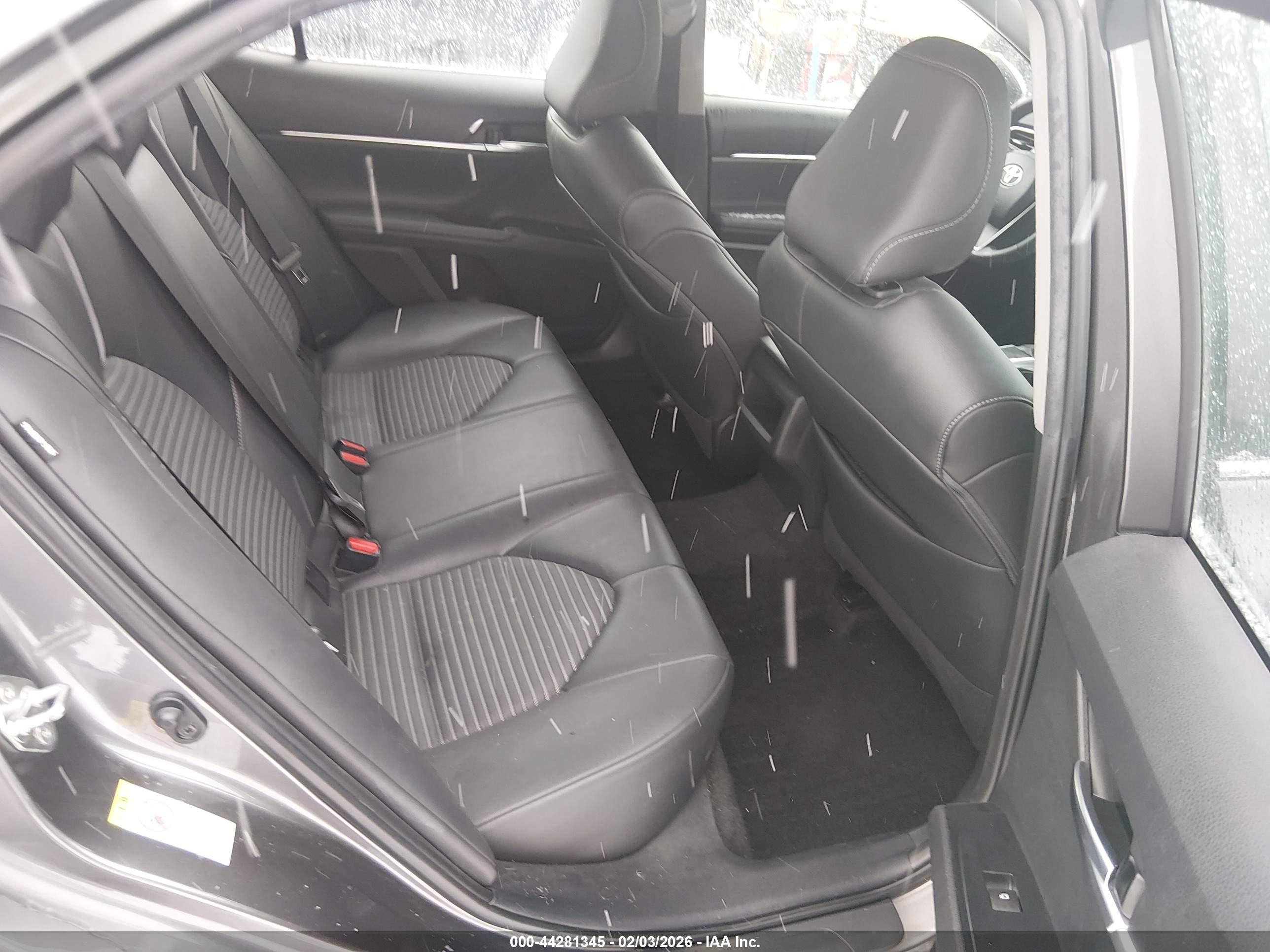 TOYOTA CAMRY image 8