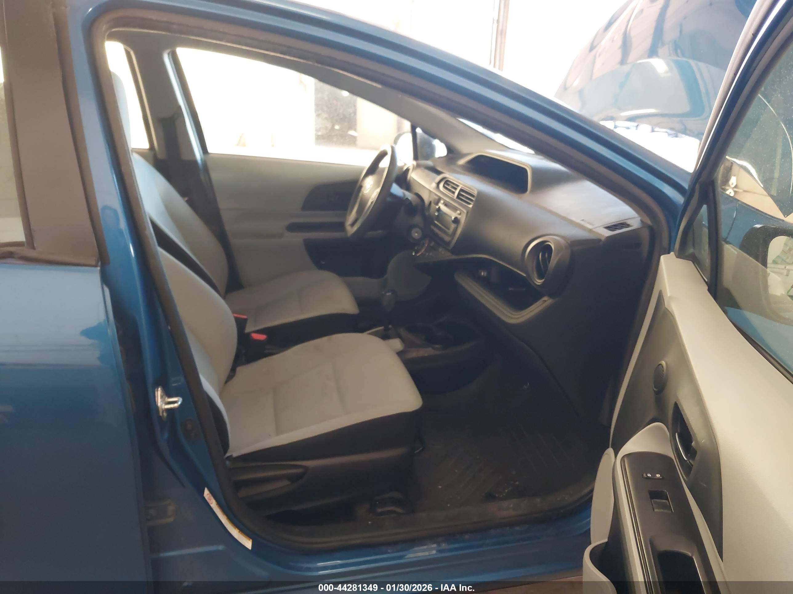 TOYOTA PRIUS image 5