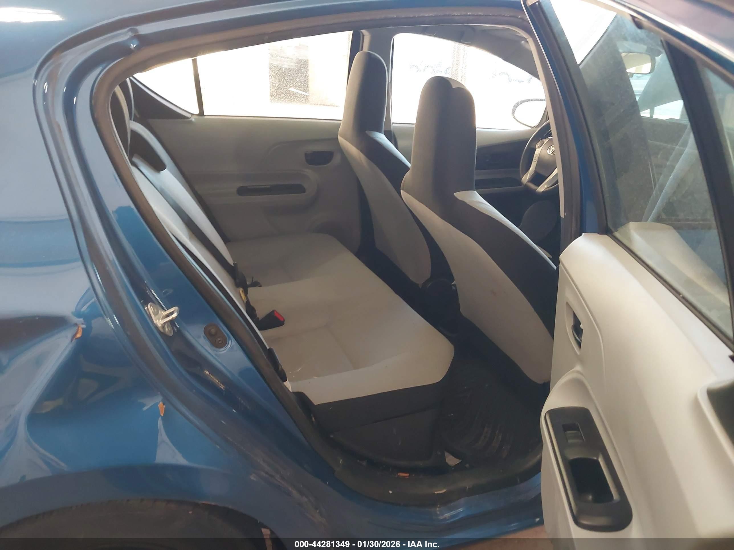 TOYOTA PRIUS image 8