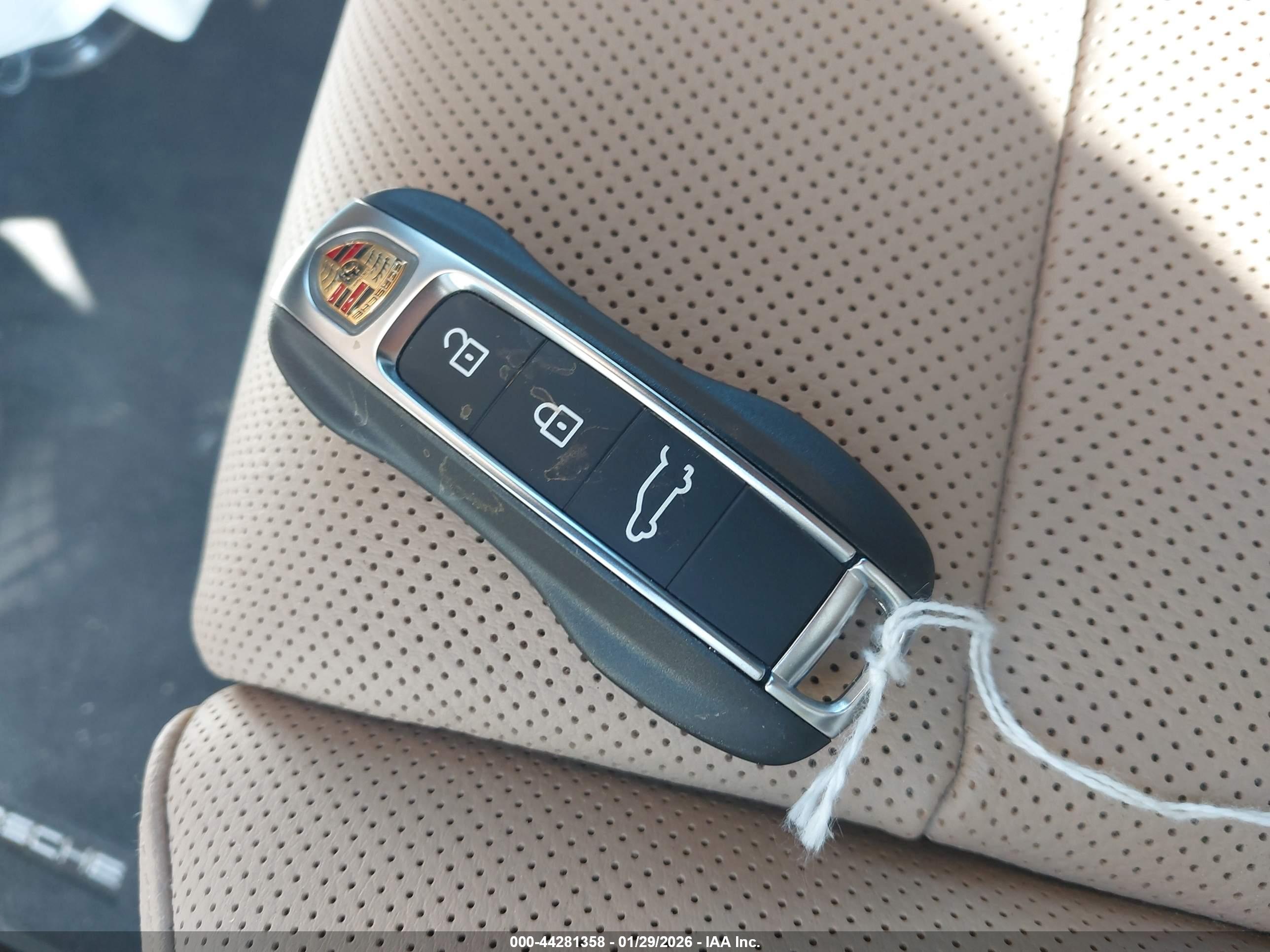PORSCHE CAYENNE image 11