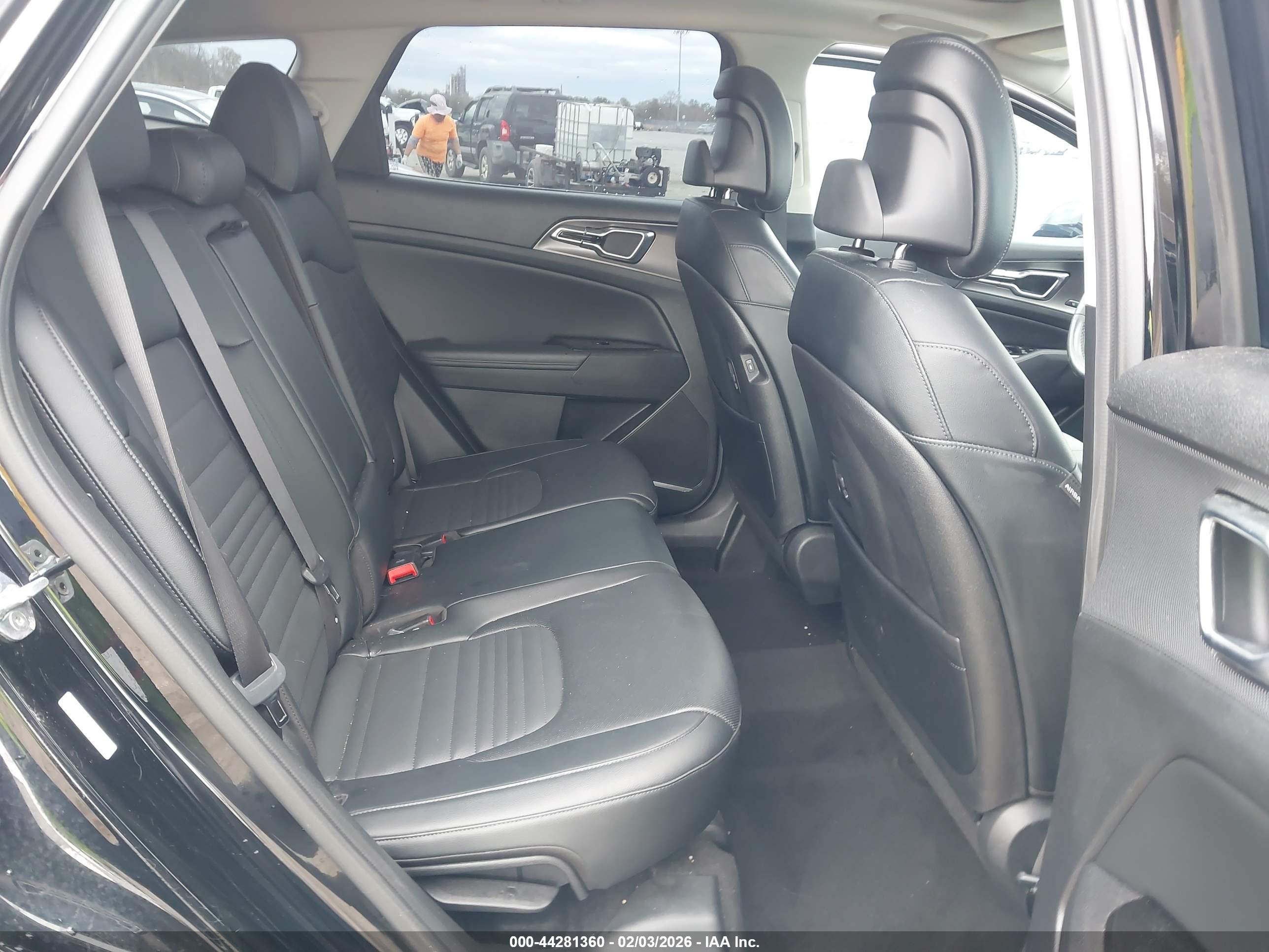 KIA SPORTAGE image 8