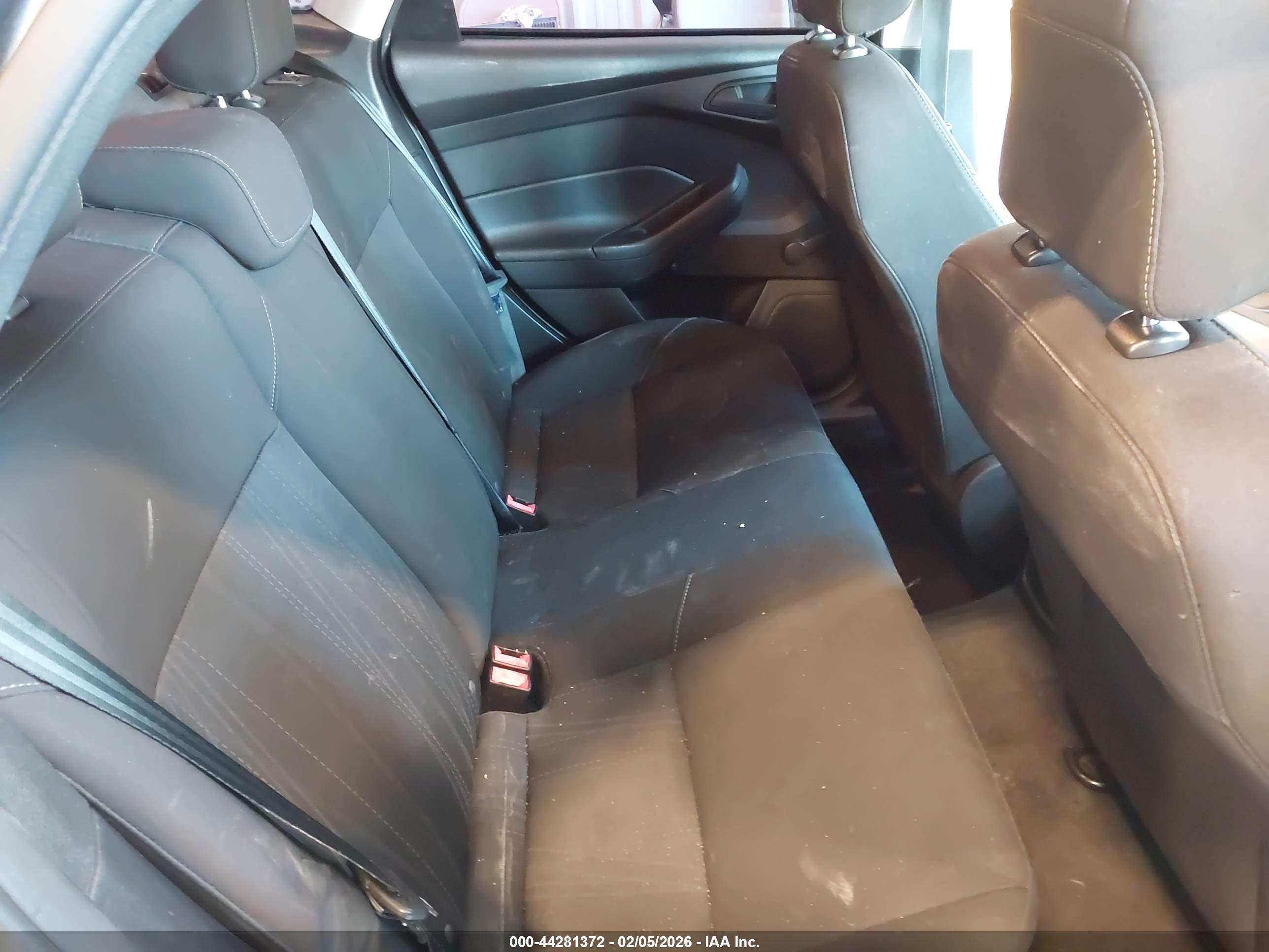 FORD FOCUS image 8