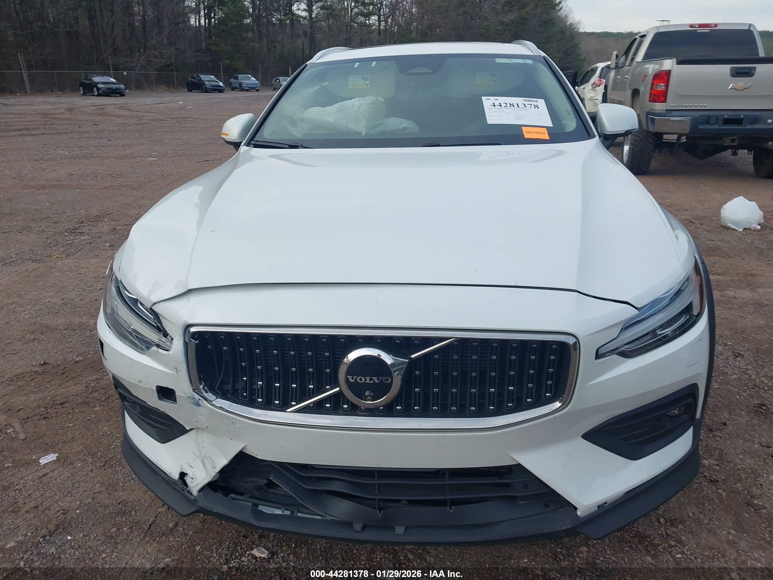 VOLVO V60 image 6