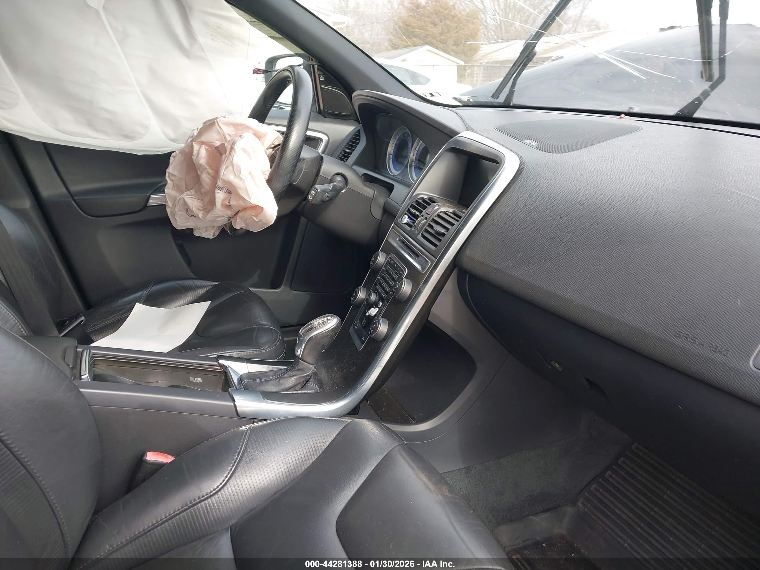 VOLVO XC60 image 5