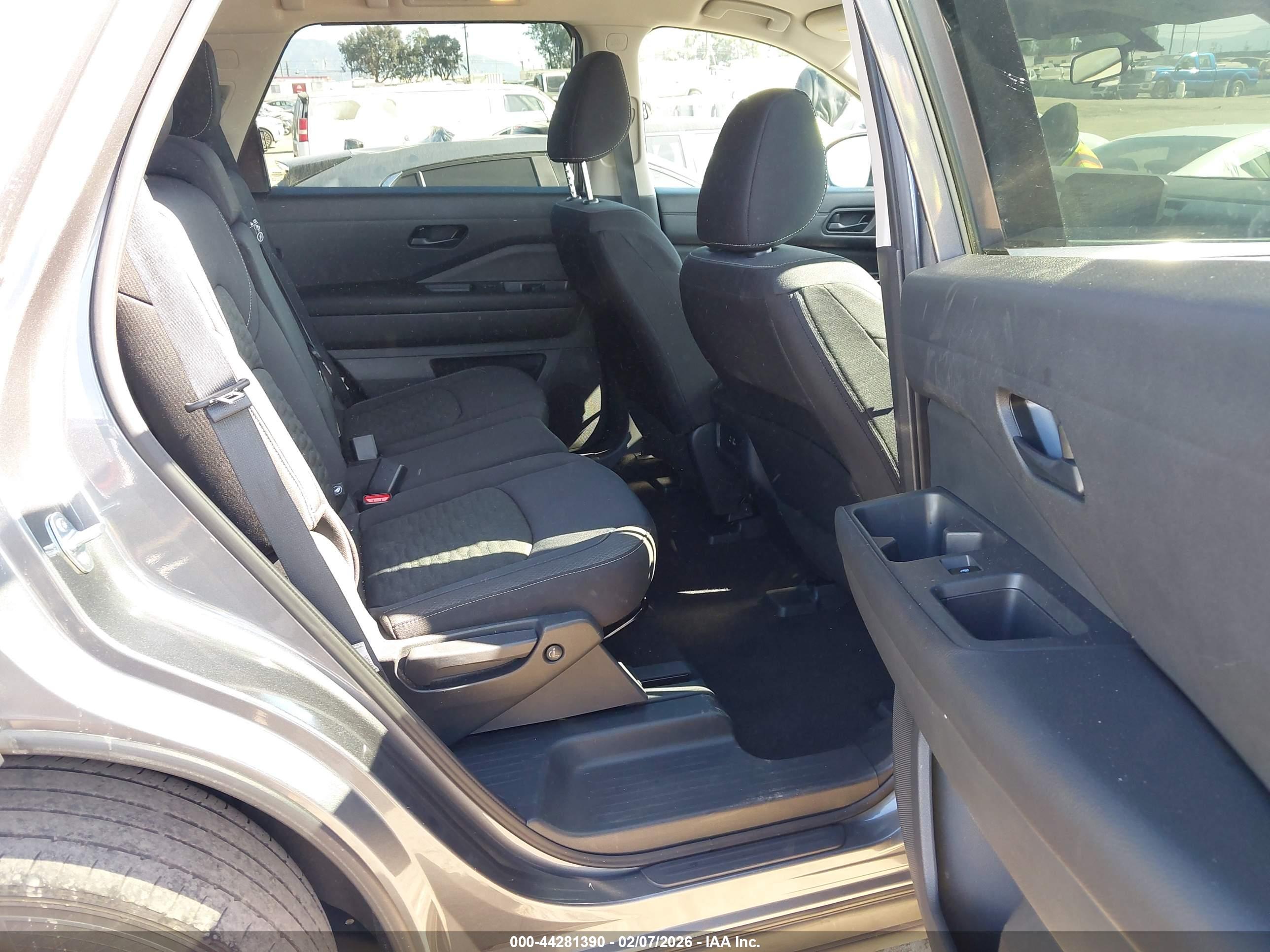 NISSAN PATHFINDER image 8