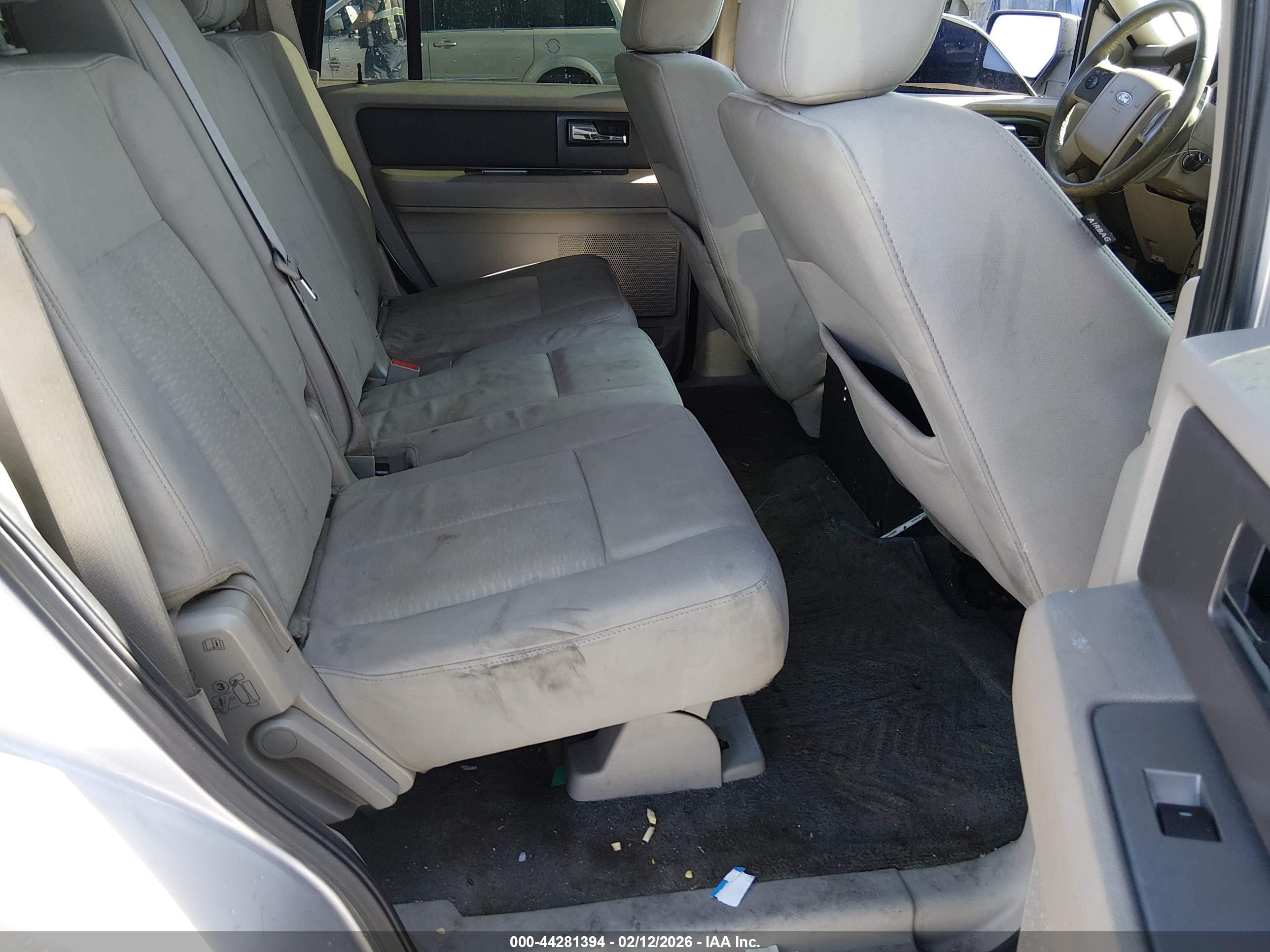 FORD EXPEDITION image 8