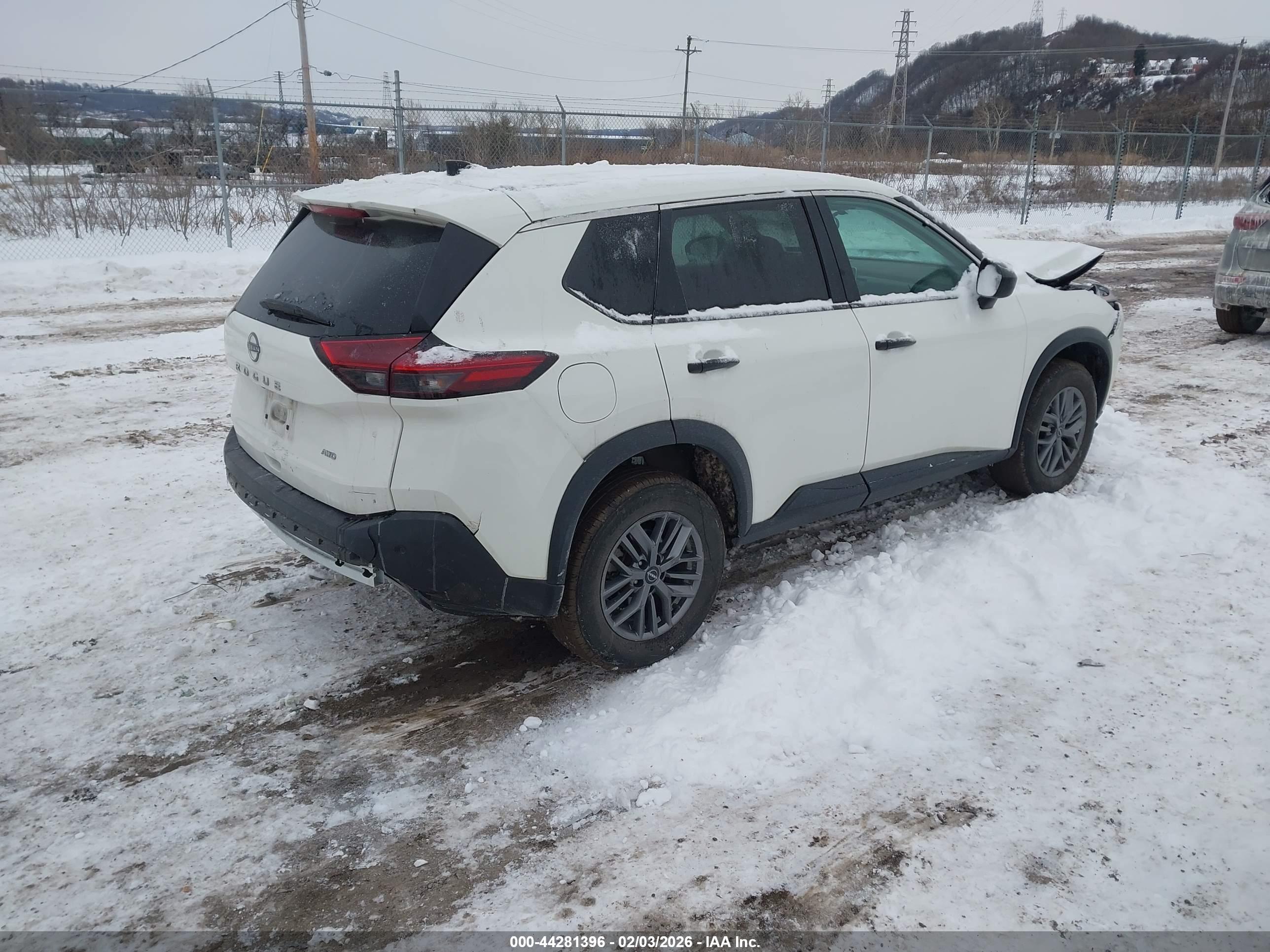 NISSAN ROGUE image 4