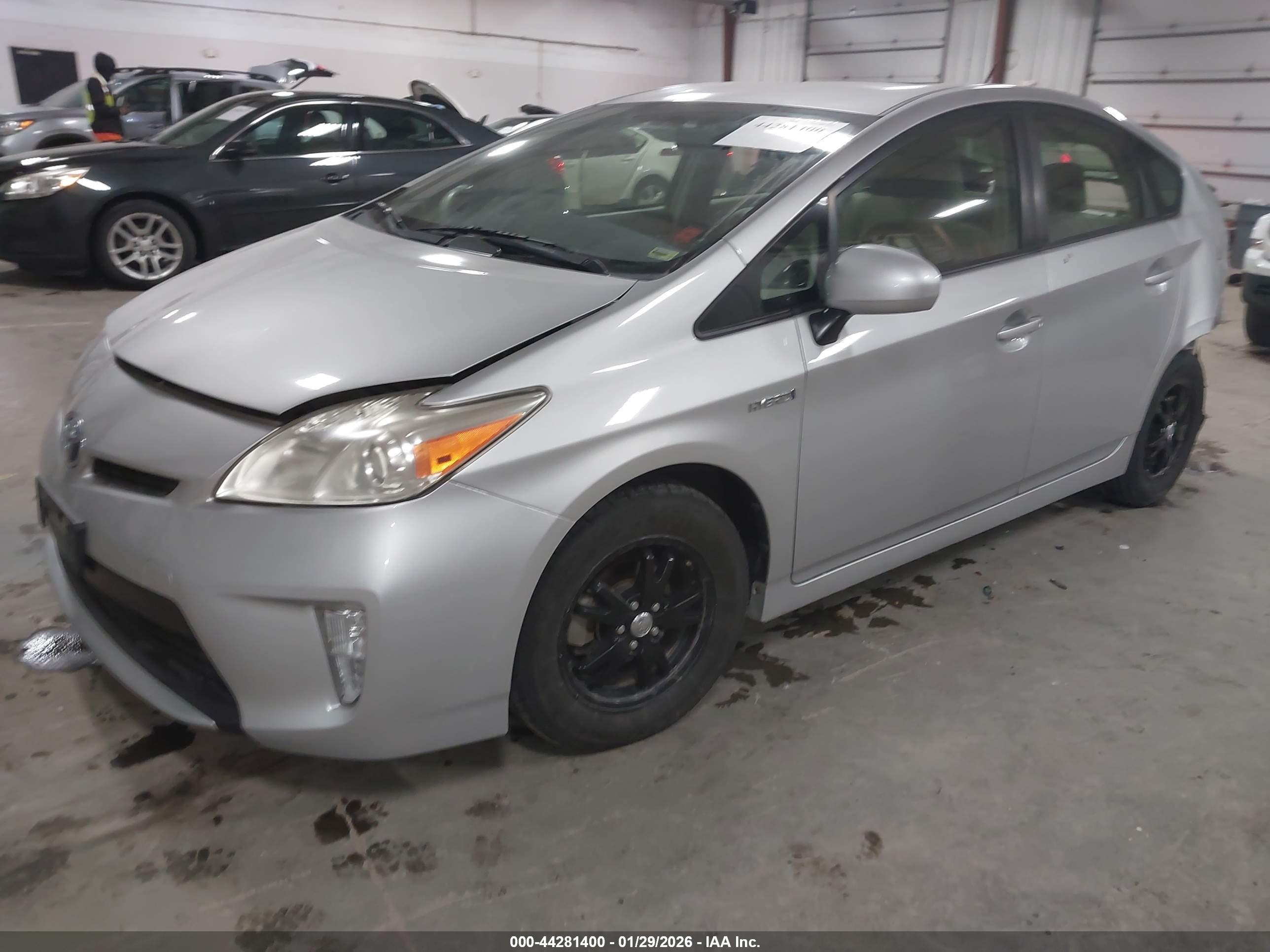TOYOTA PRIUS image 2