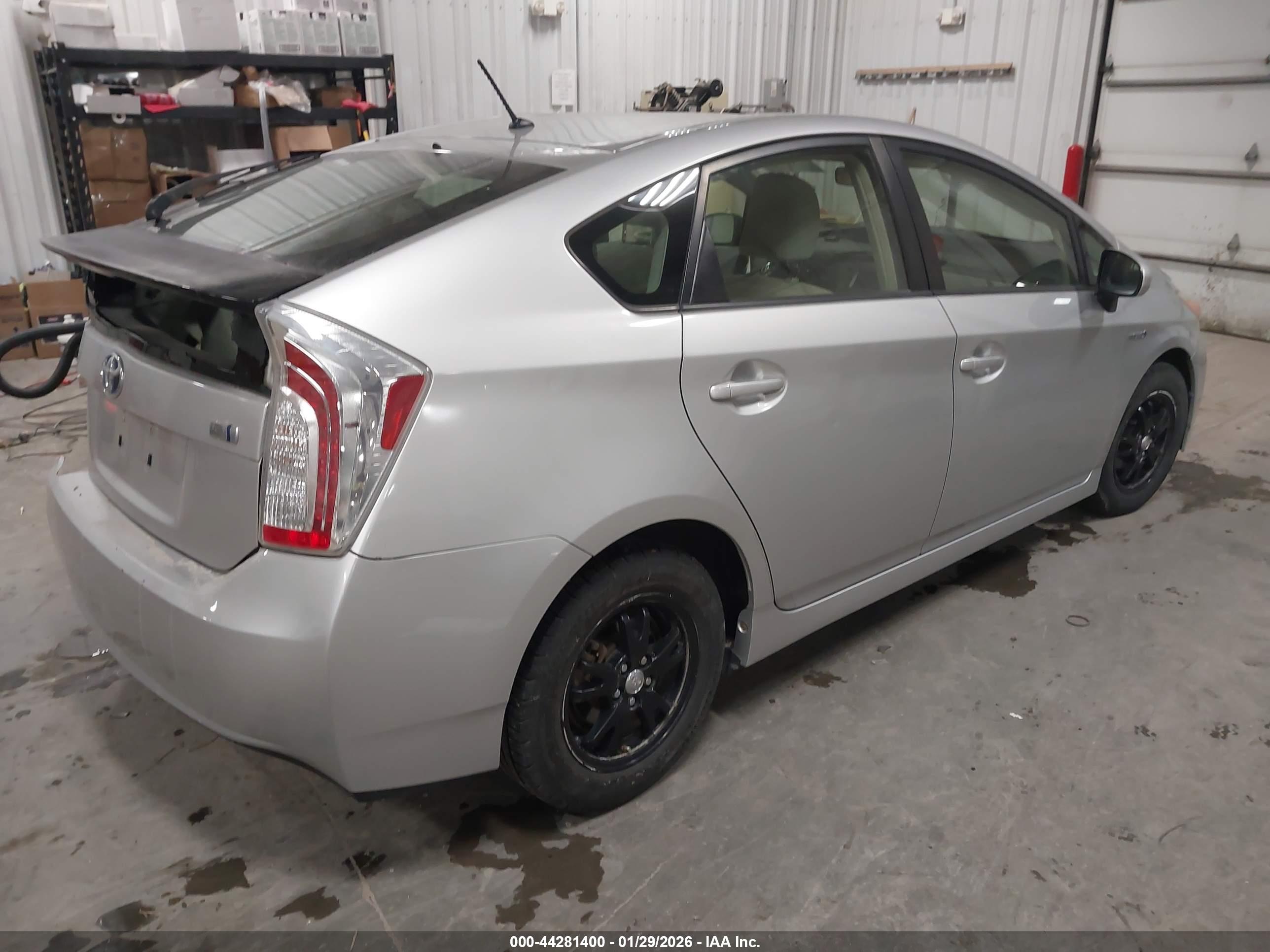 TOYOTA PRIUS image 4