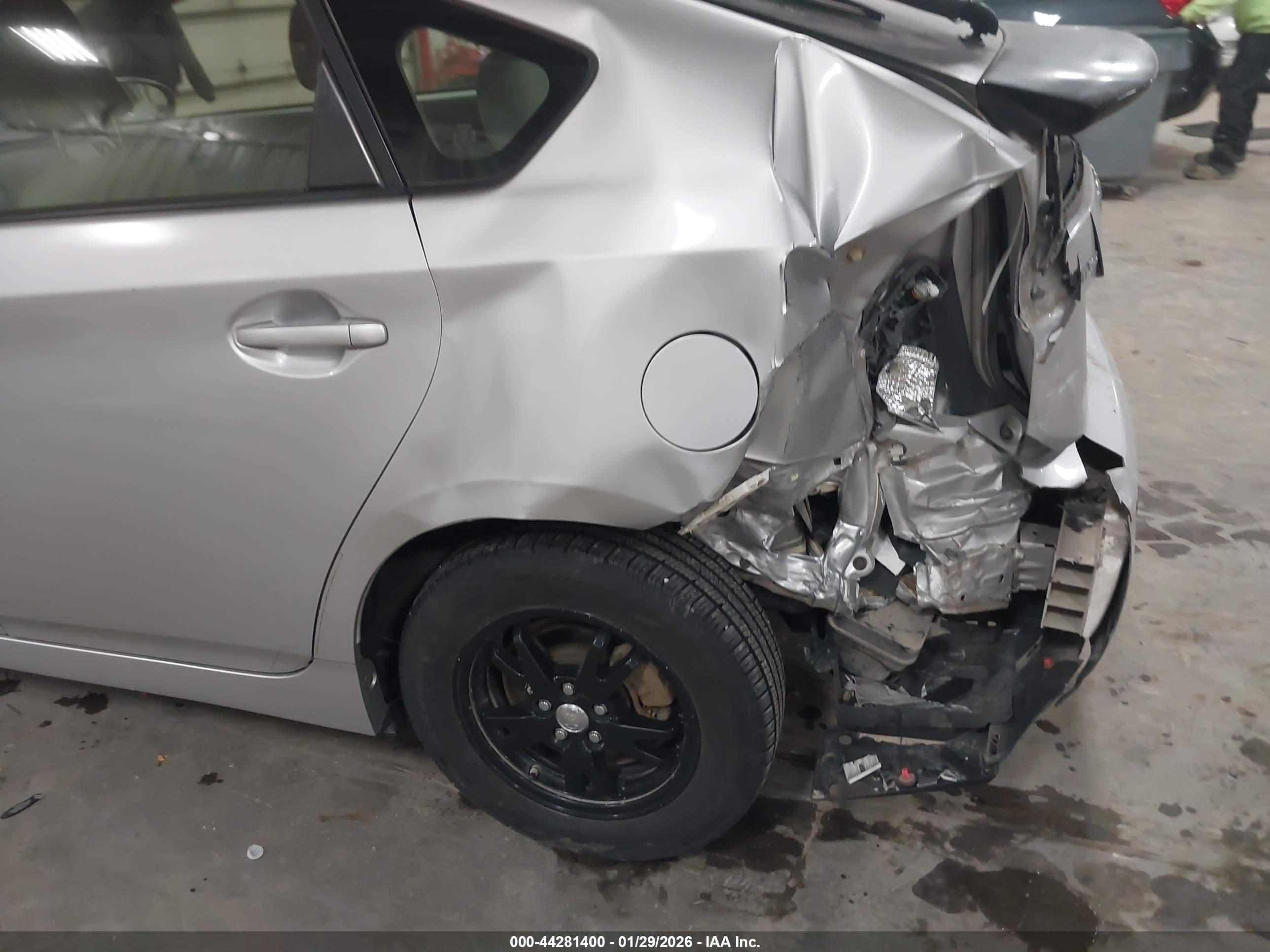 TOYOTA PRIUS image 6