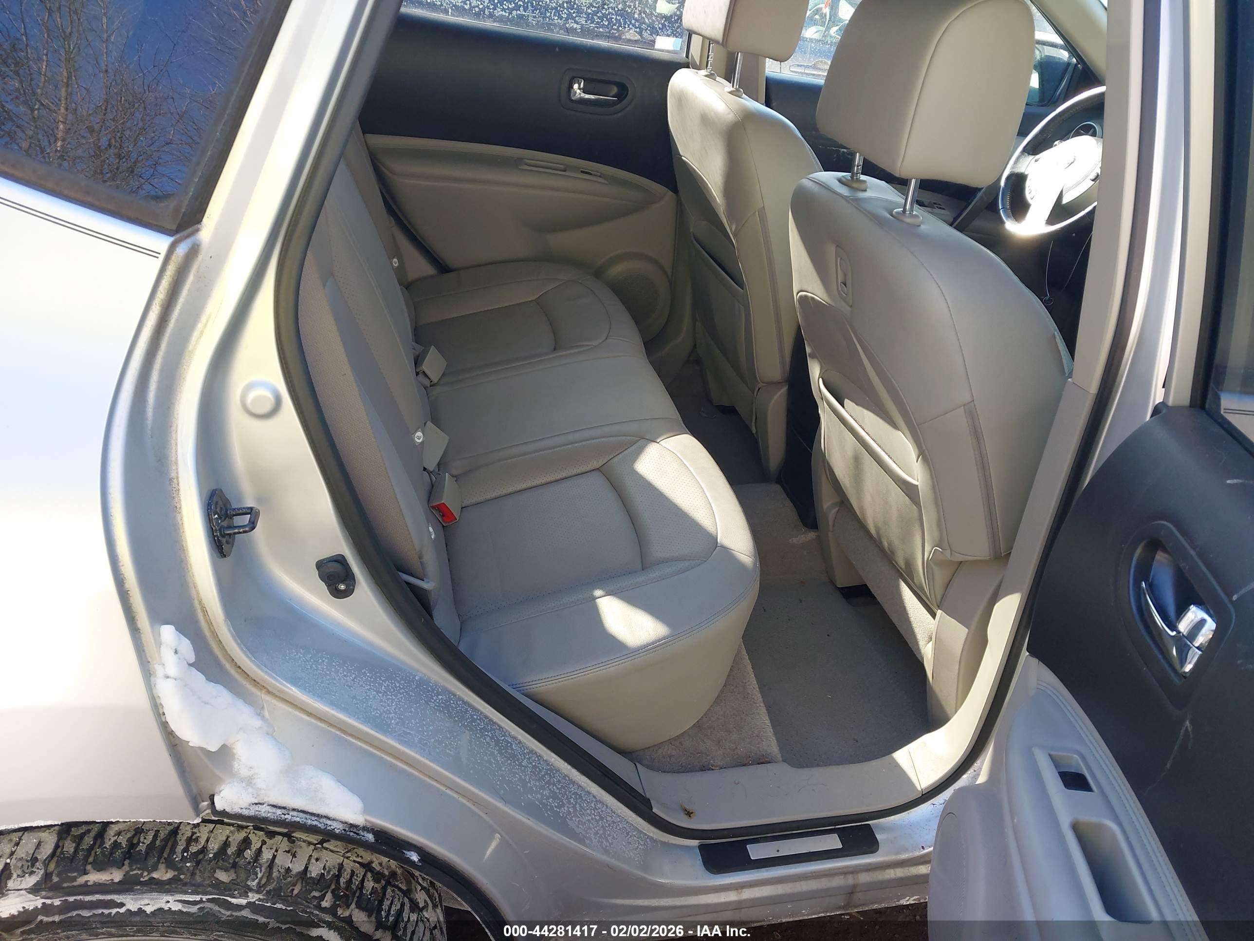 NISSAN ROGUE image 8
