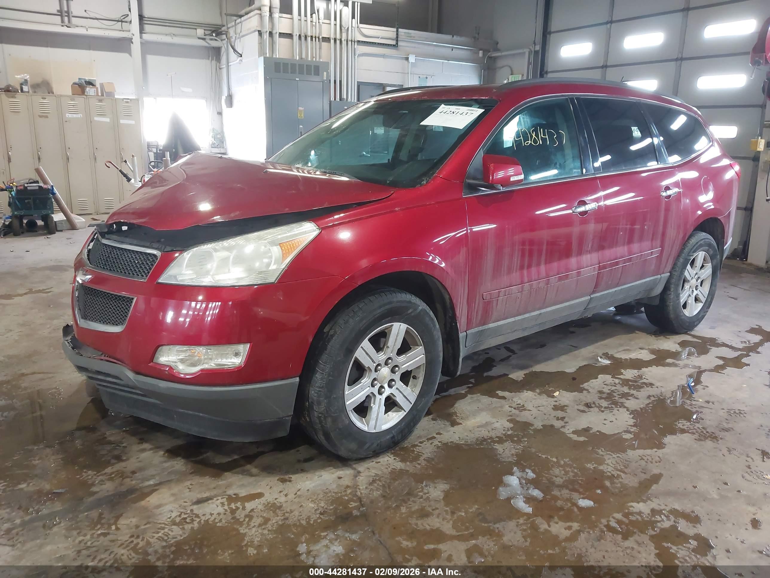 CHEVROLET TRAVERSE image 2