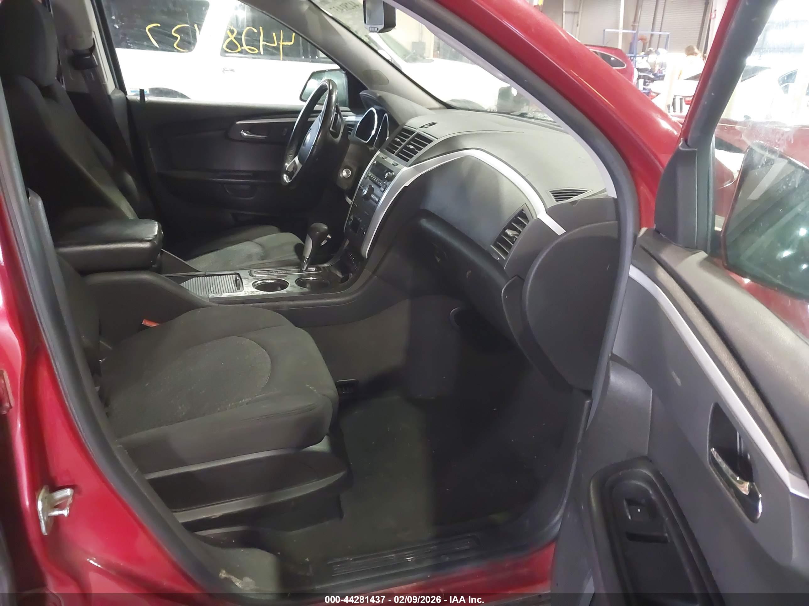 CHEVROLET TRAVERSE image 5