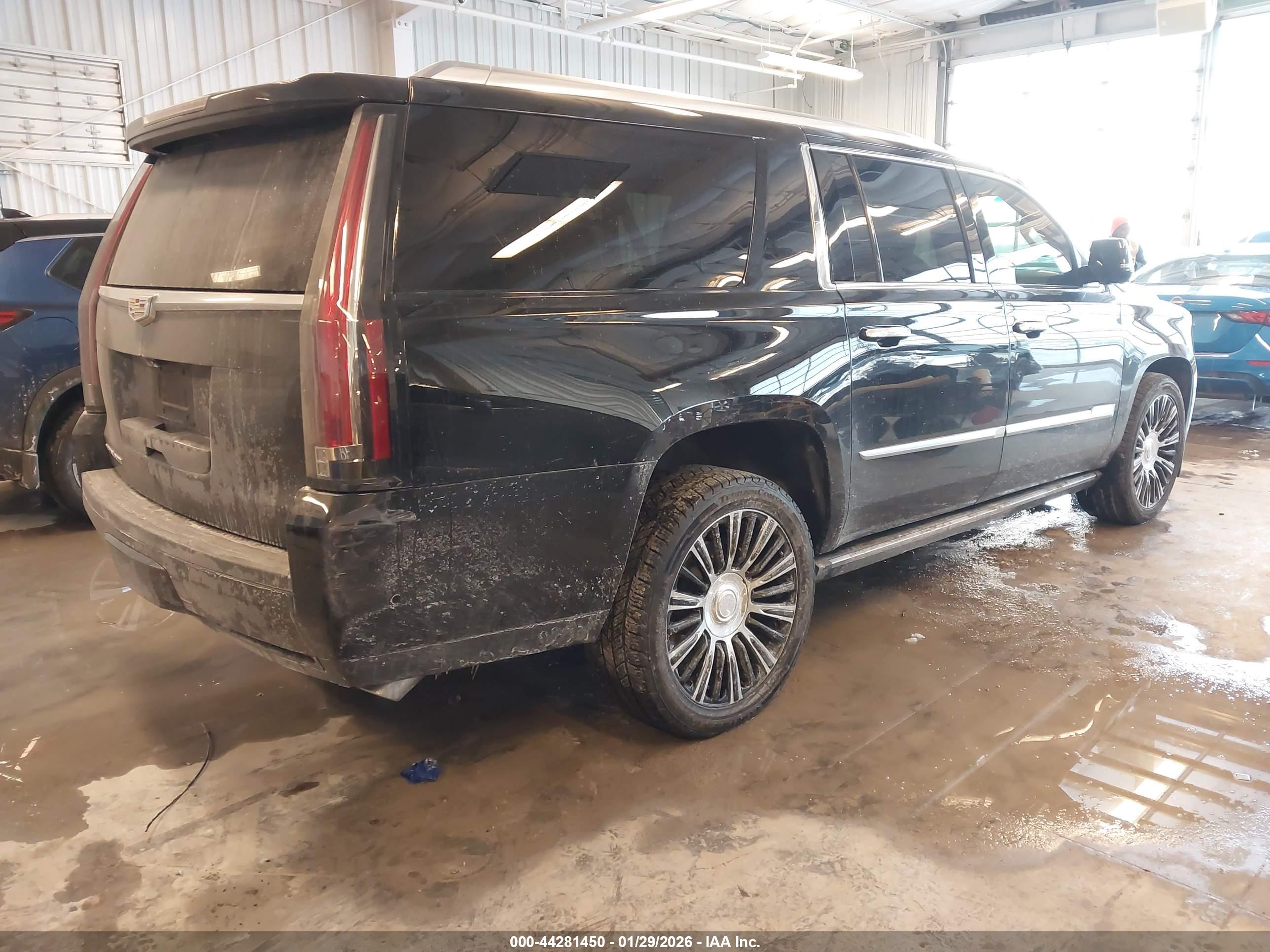 CADILLAC ESCALADE image 4