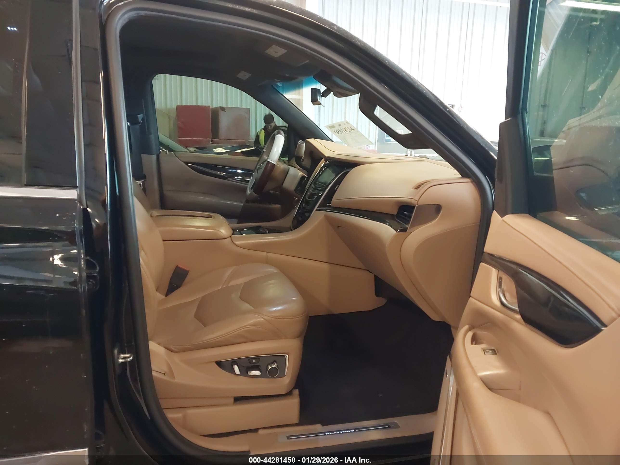 CADILLAC ESCALADE image 5