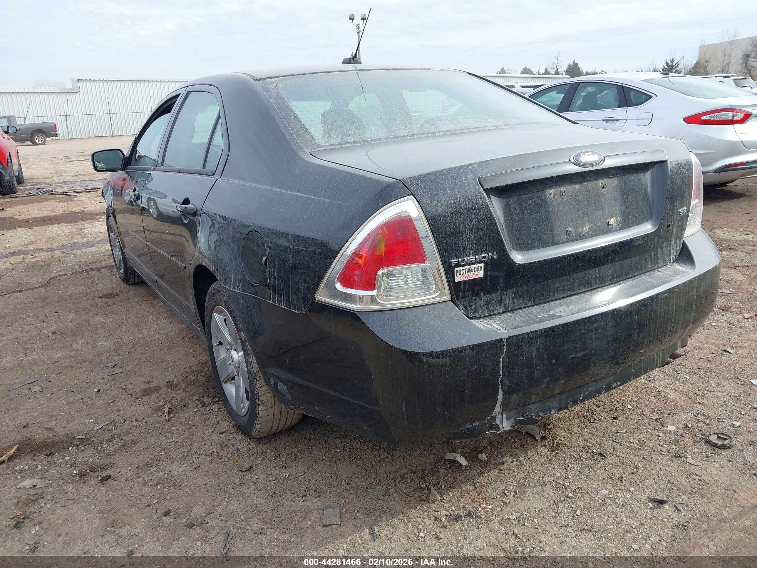 FORD FUSION image 3