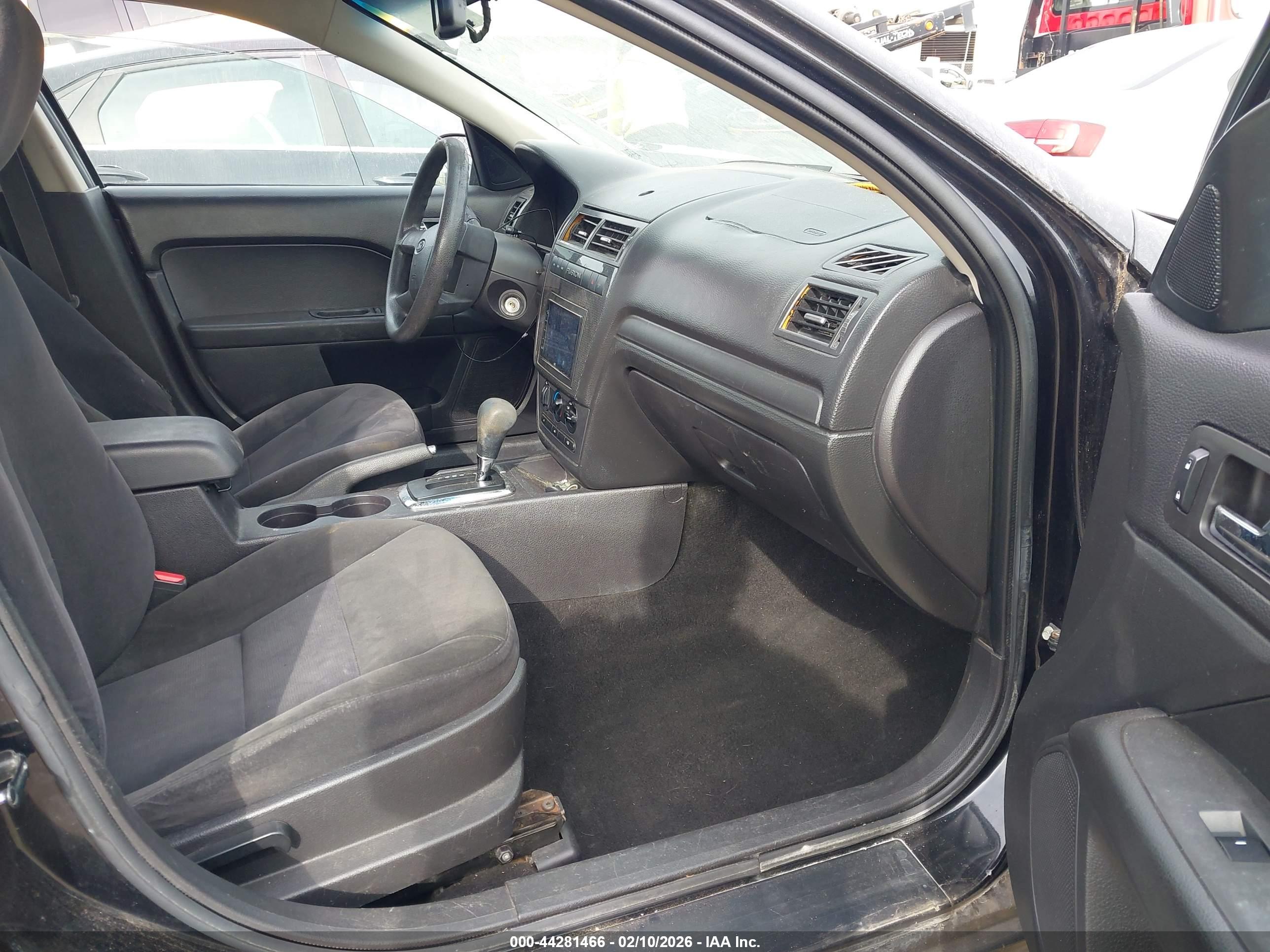 FORD FUSION image 5