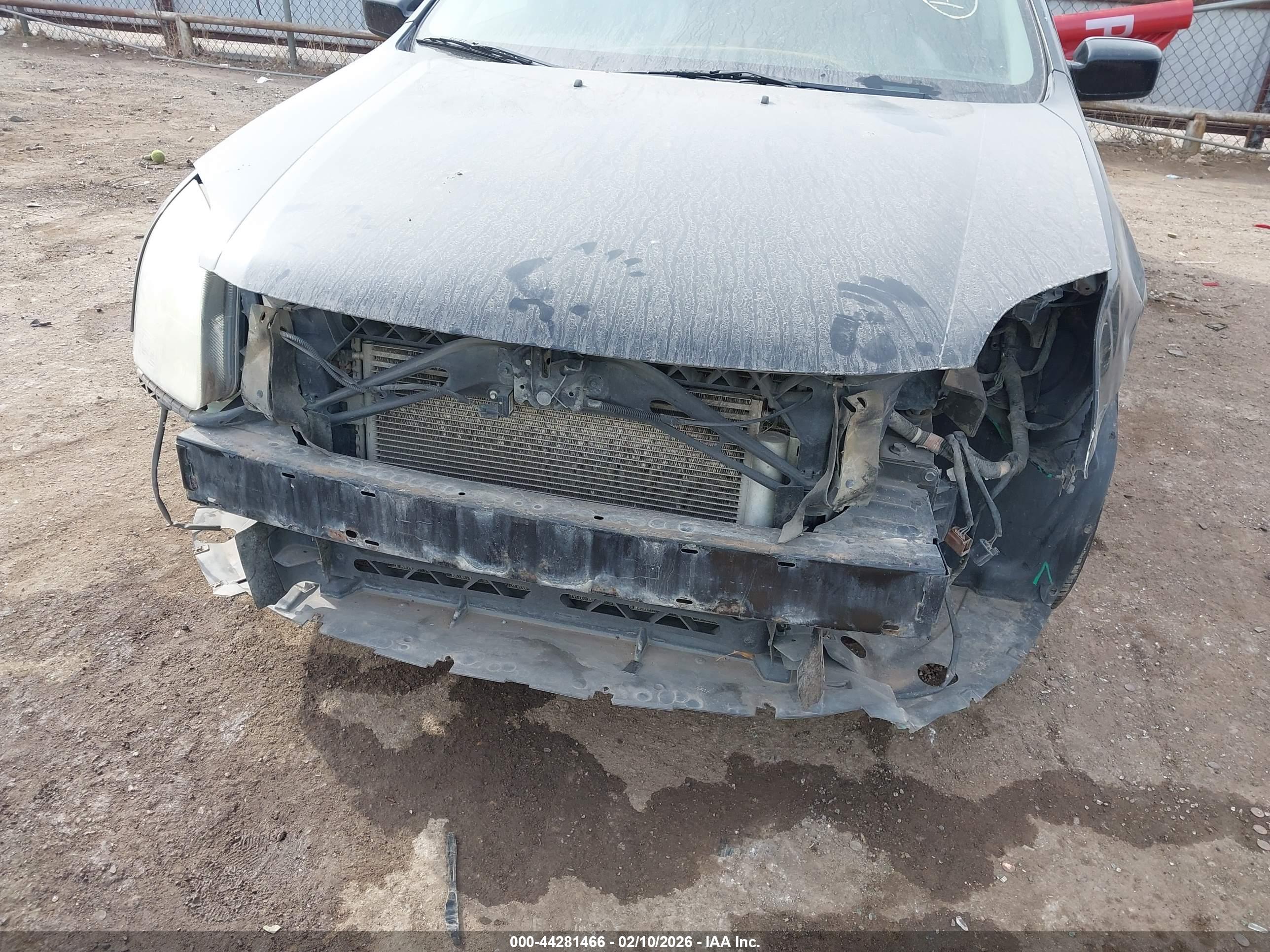 FORD FUSION image 6