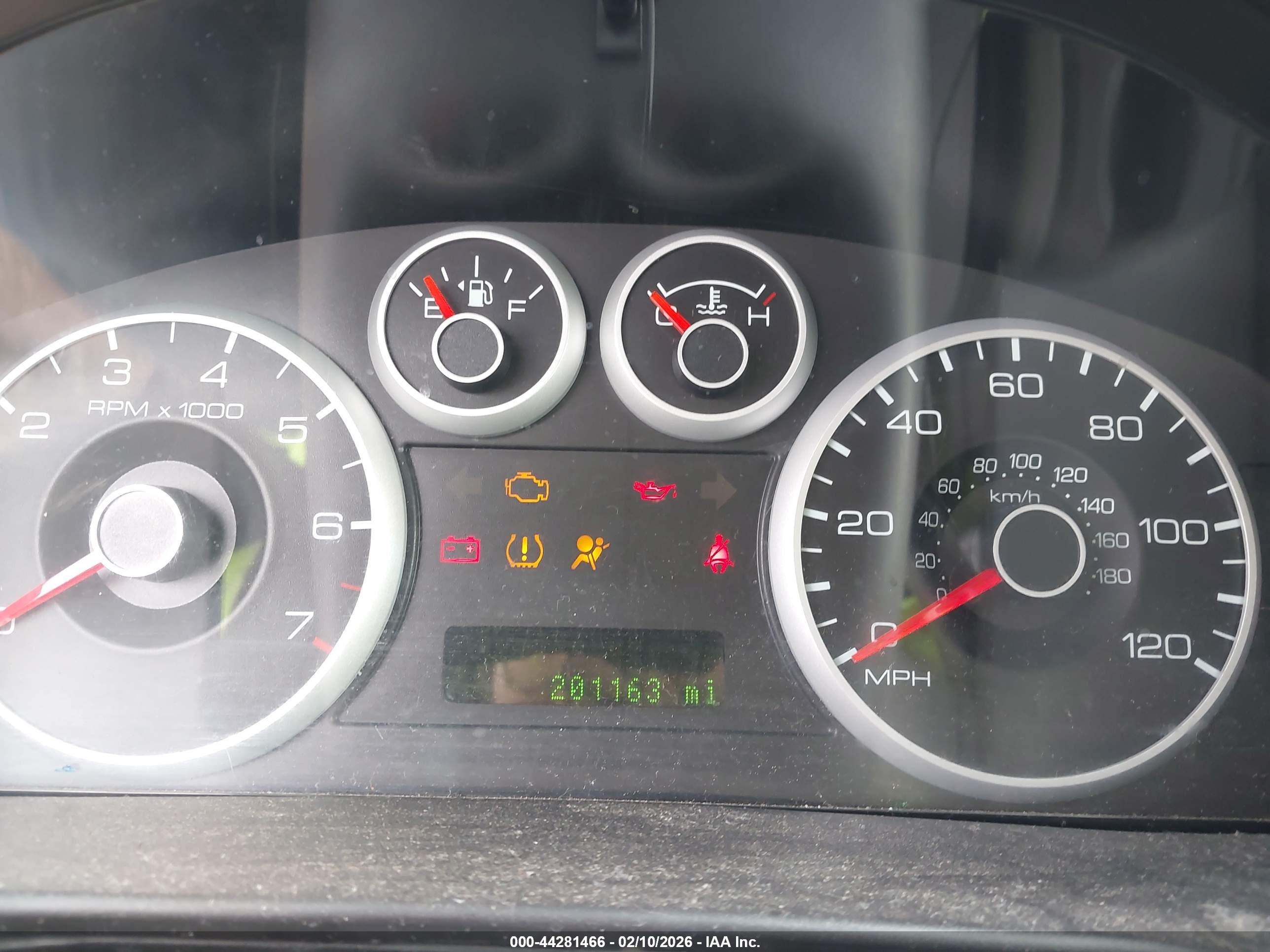 FORD FUSION image 7
