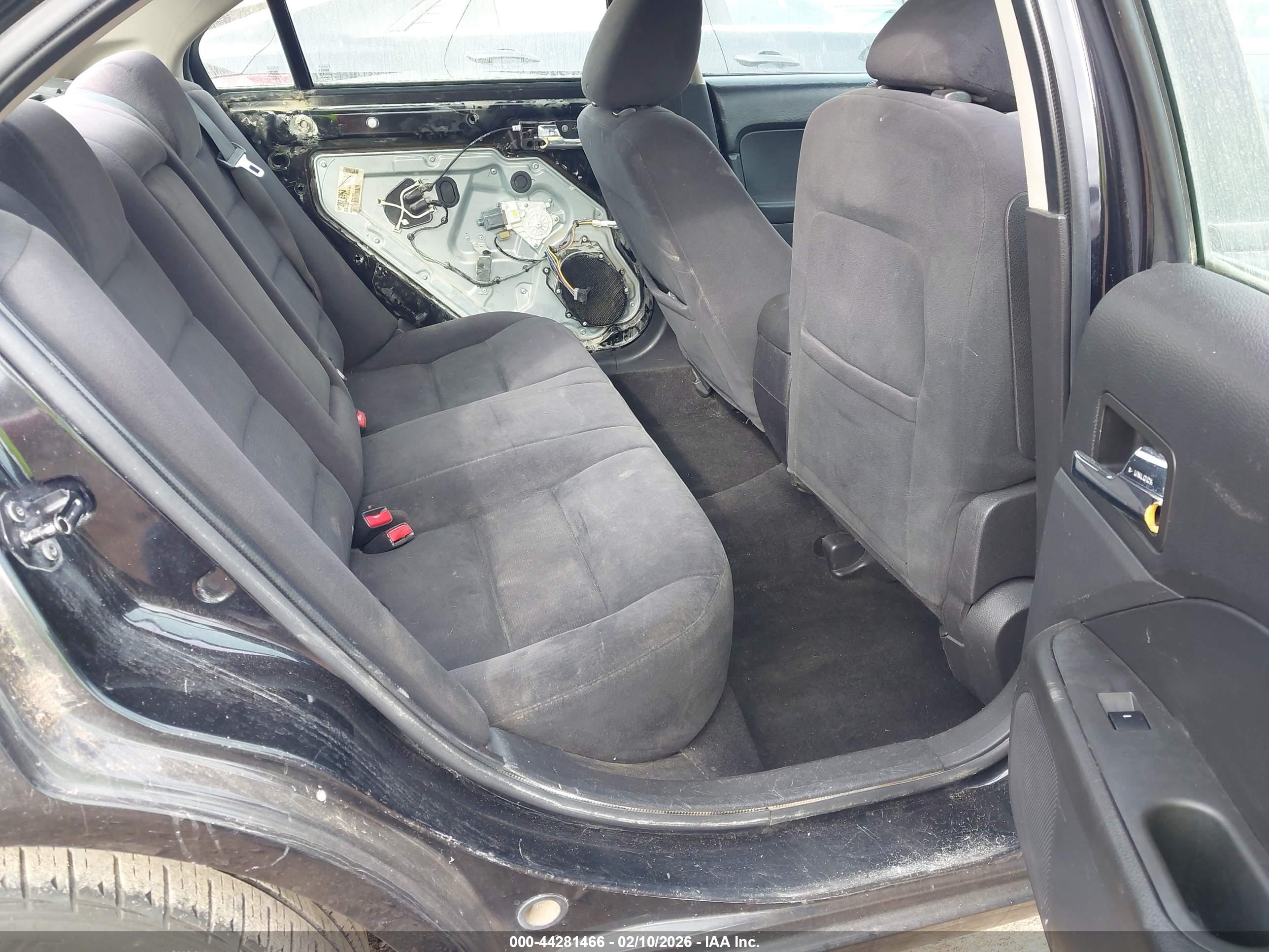 FORD FUSION image 8