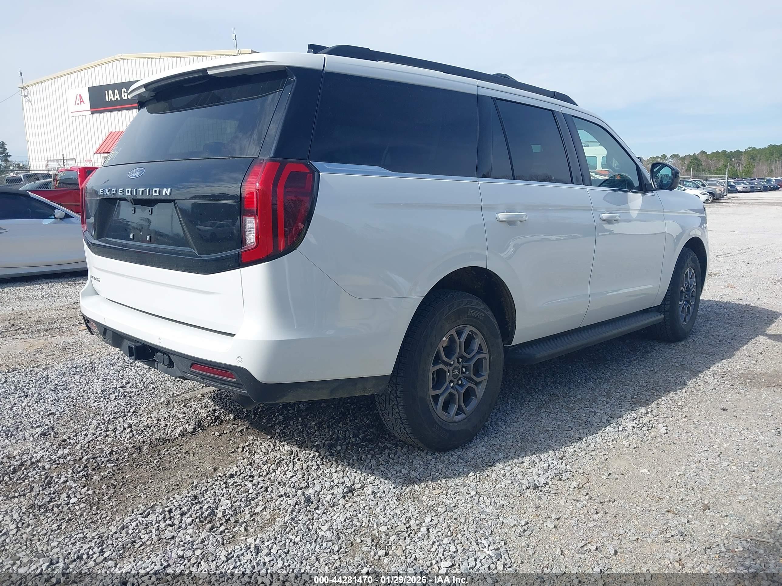 FORD EXPEDITION image 4