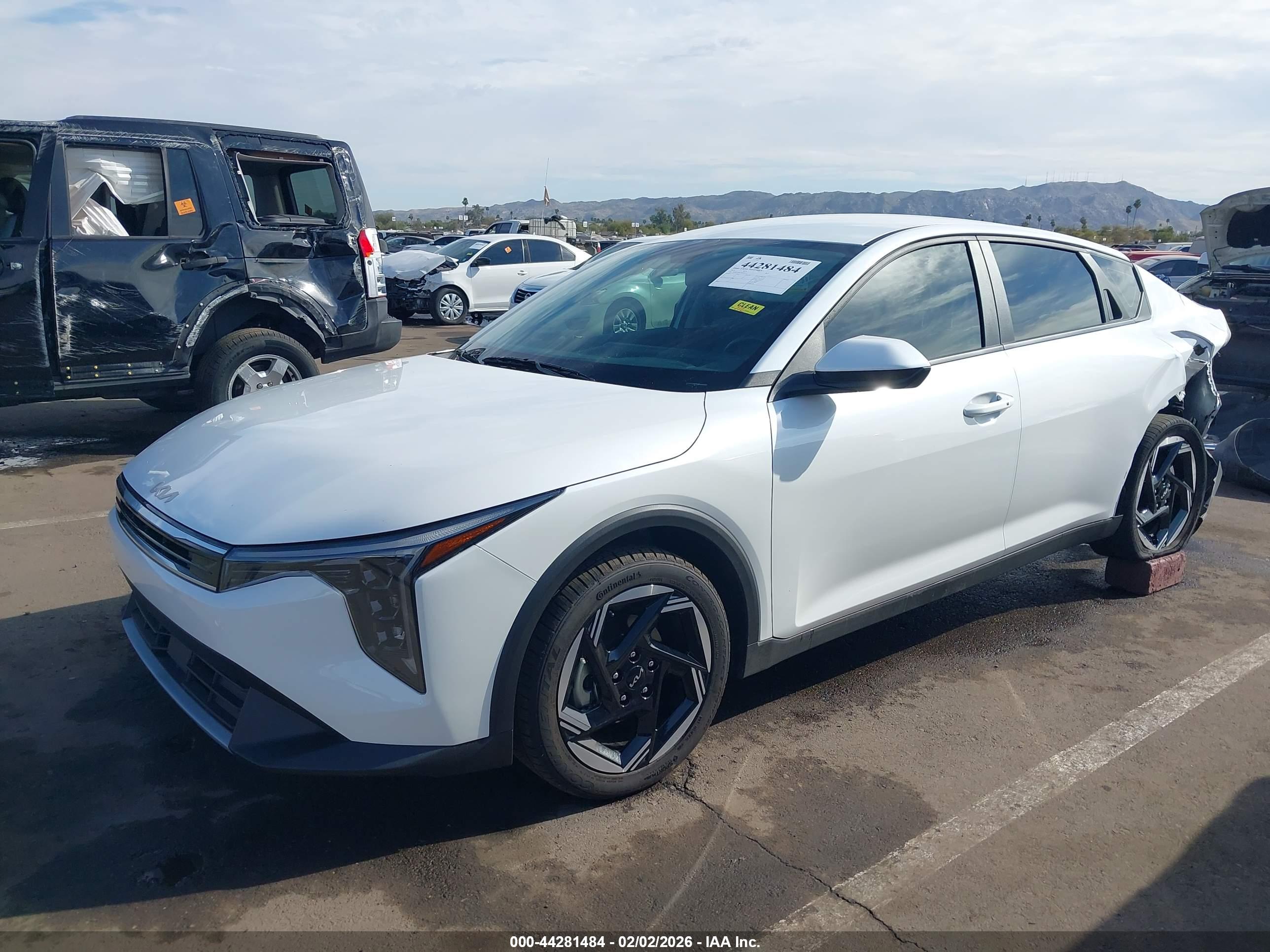 KIA K4 image 2