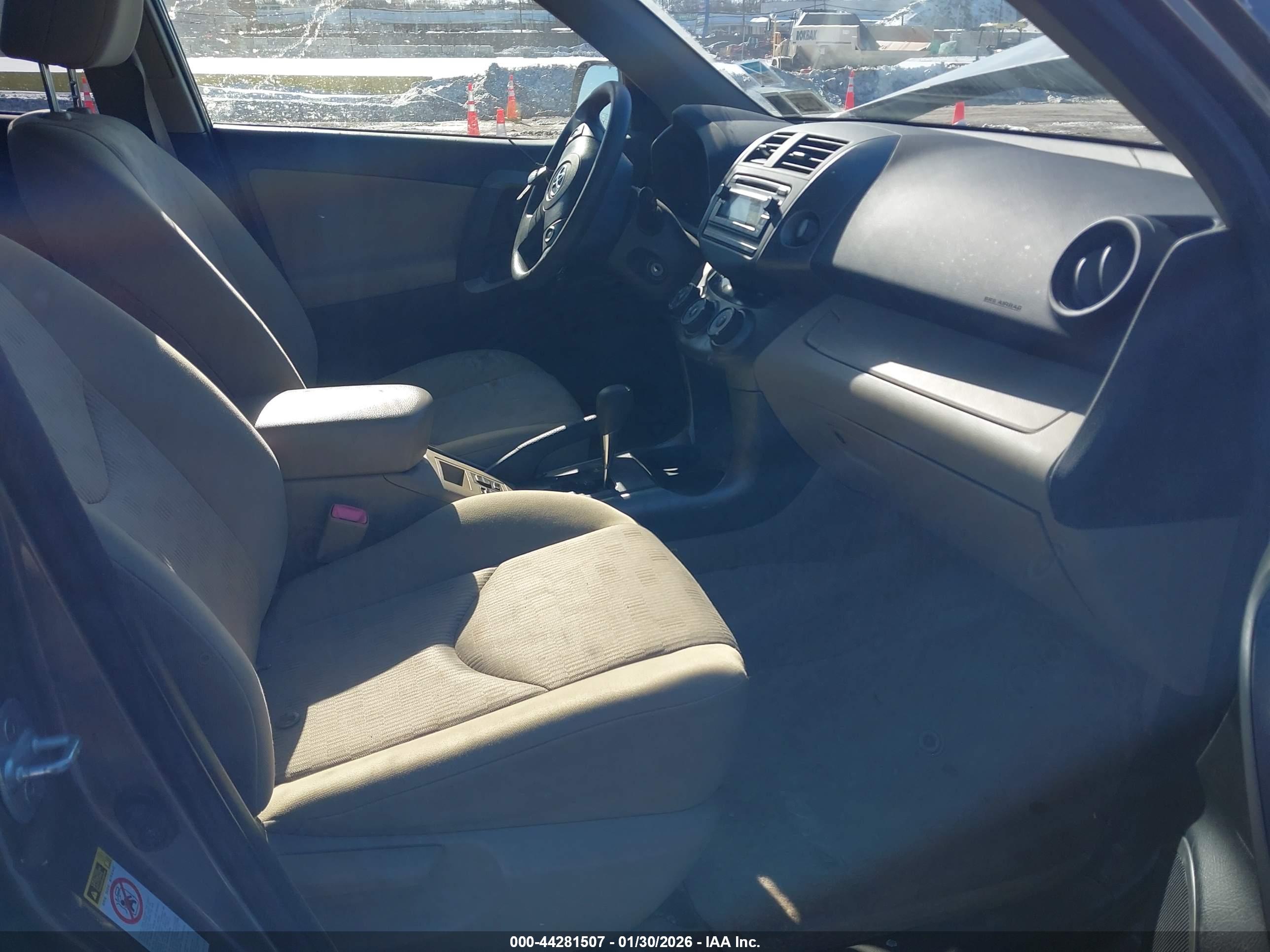 TOYOTA RAV4 image 5
