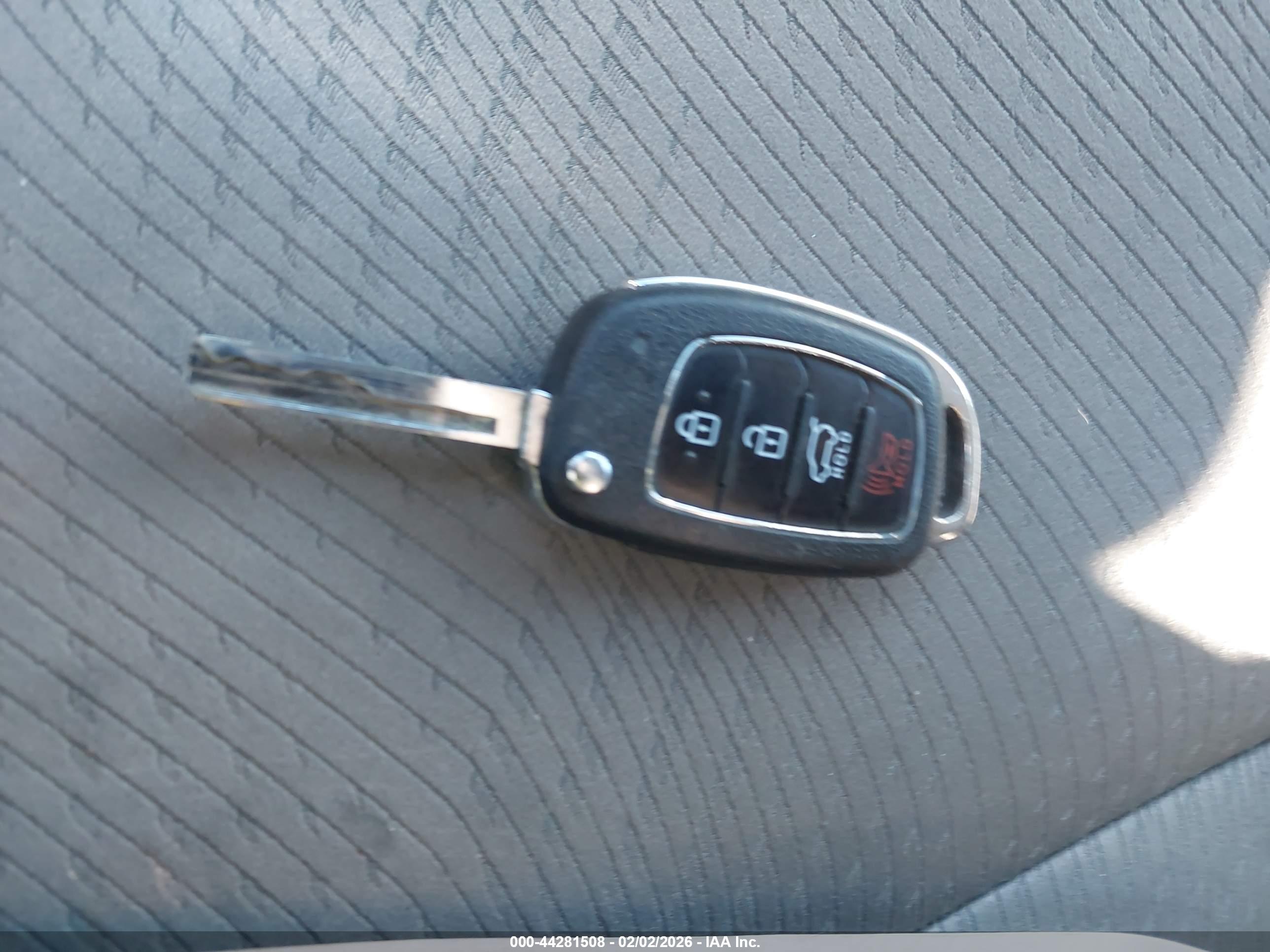 HYUNDAI SANTA image 11