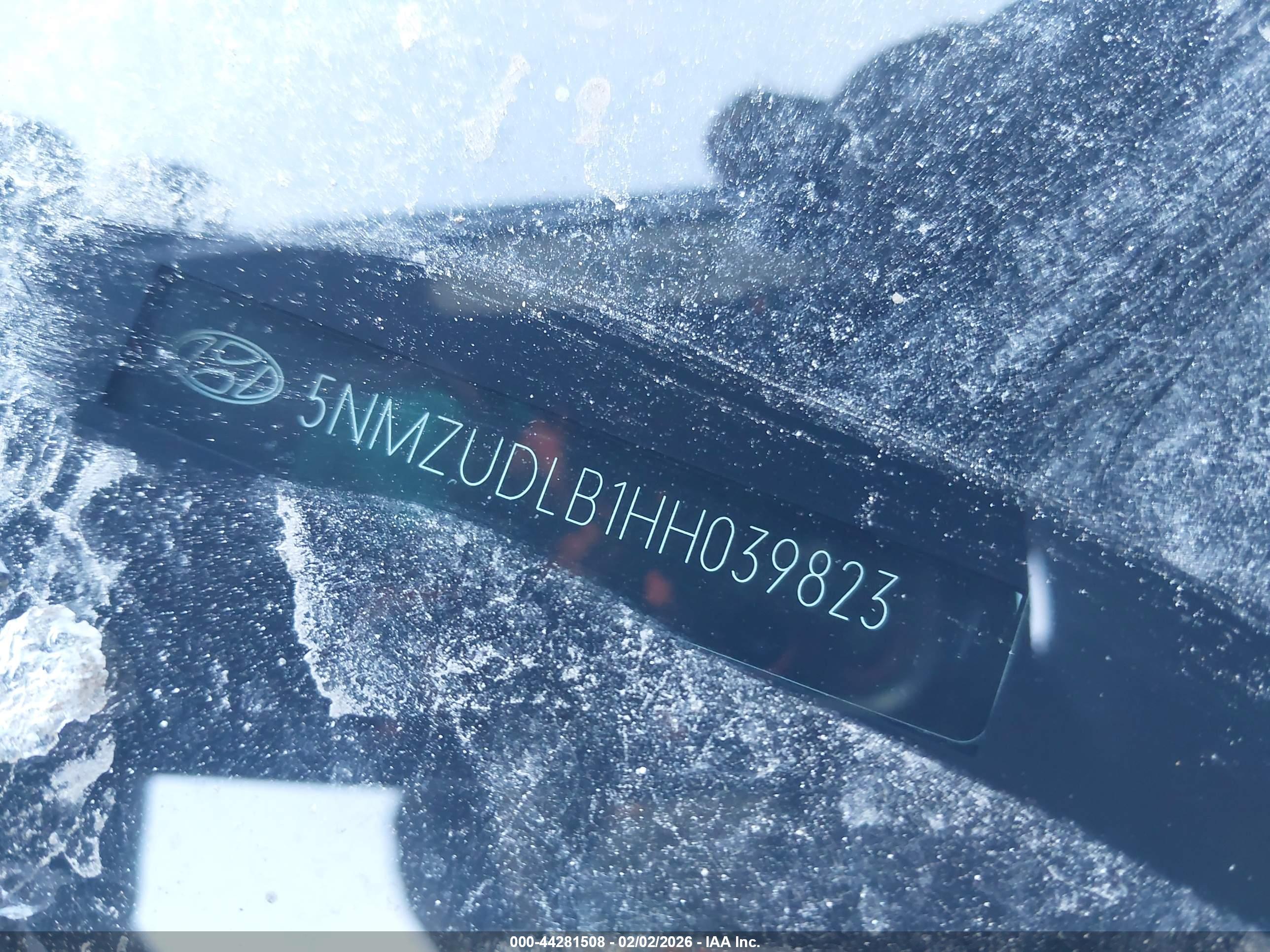 HYUNDAI SANTA image 9