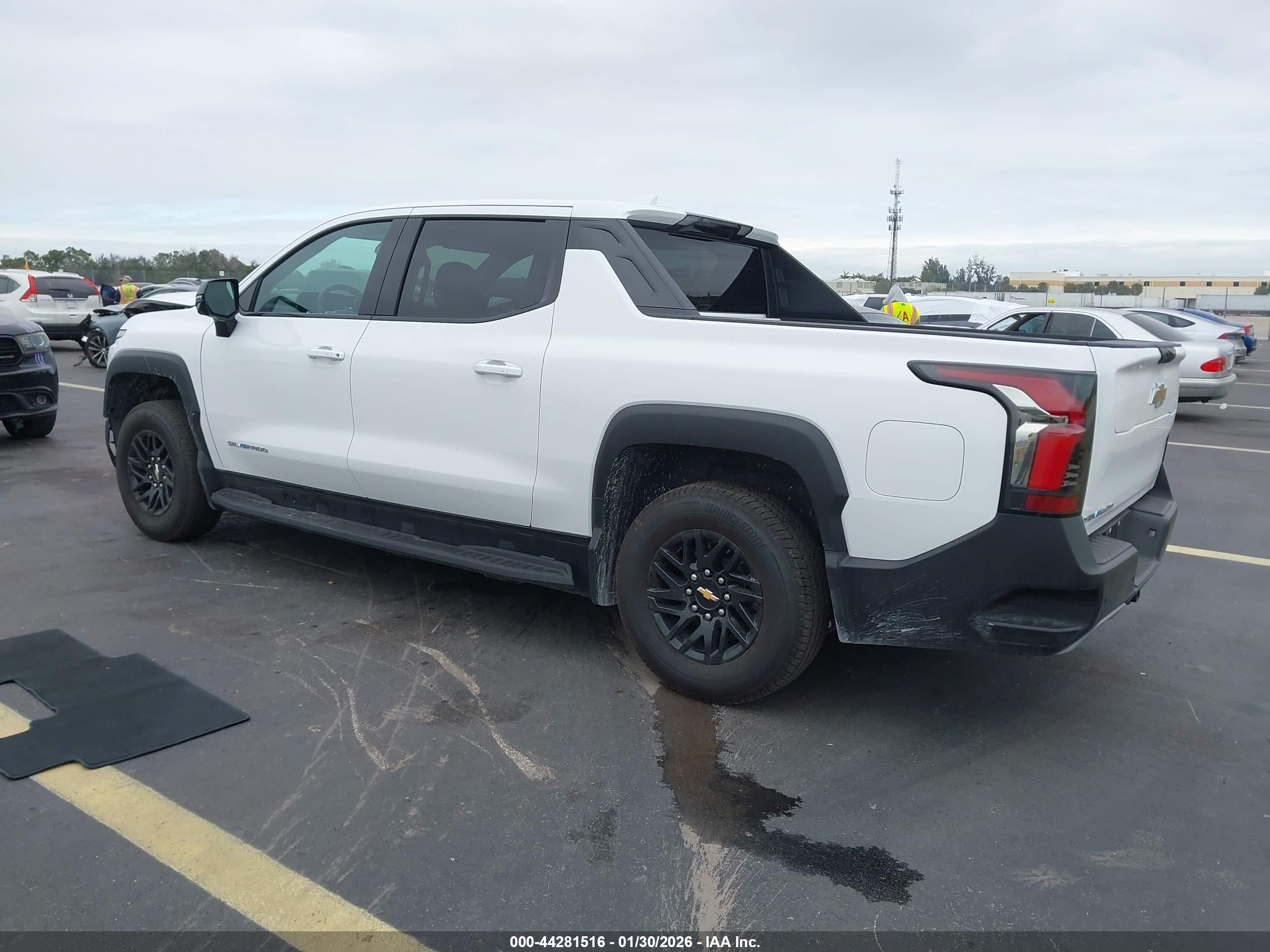 CHEVROLET SILVERADO image 3