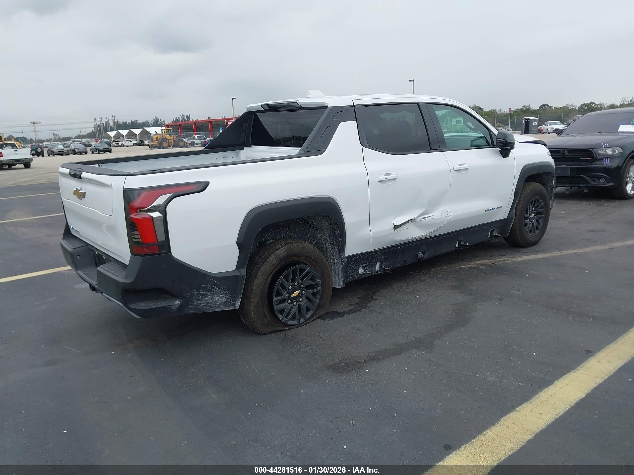 CHEVROLET SILVERADO image 4