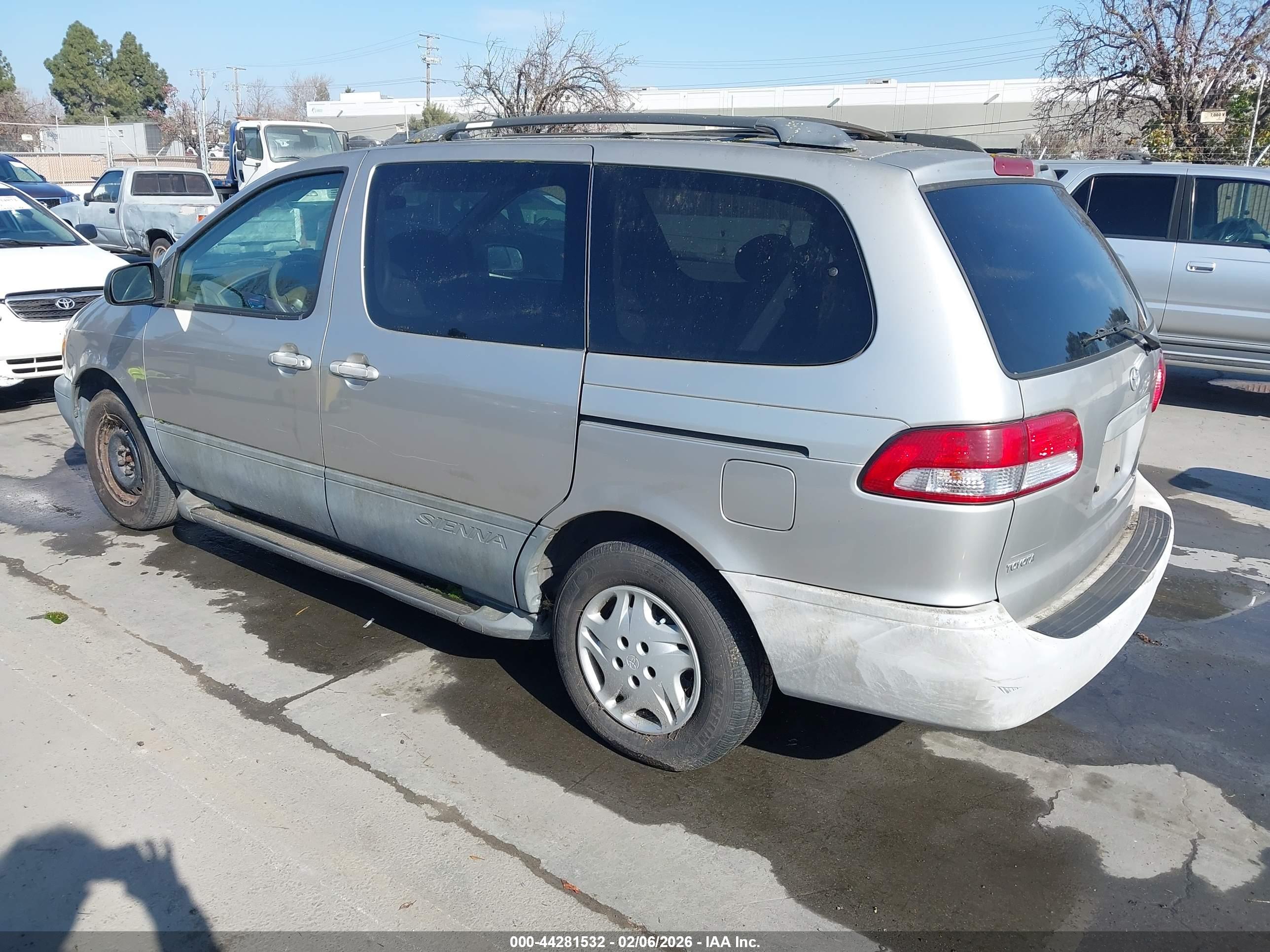 TOYOTA SIENNA image 3