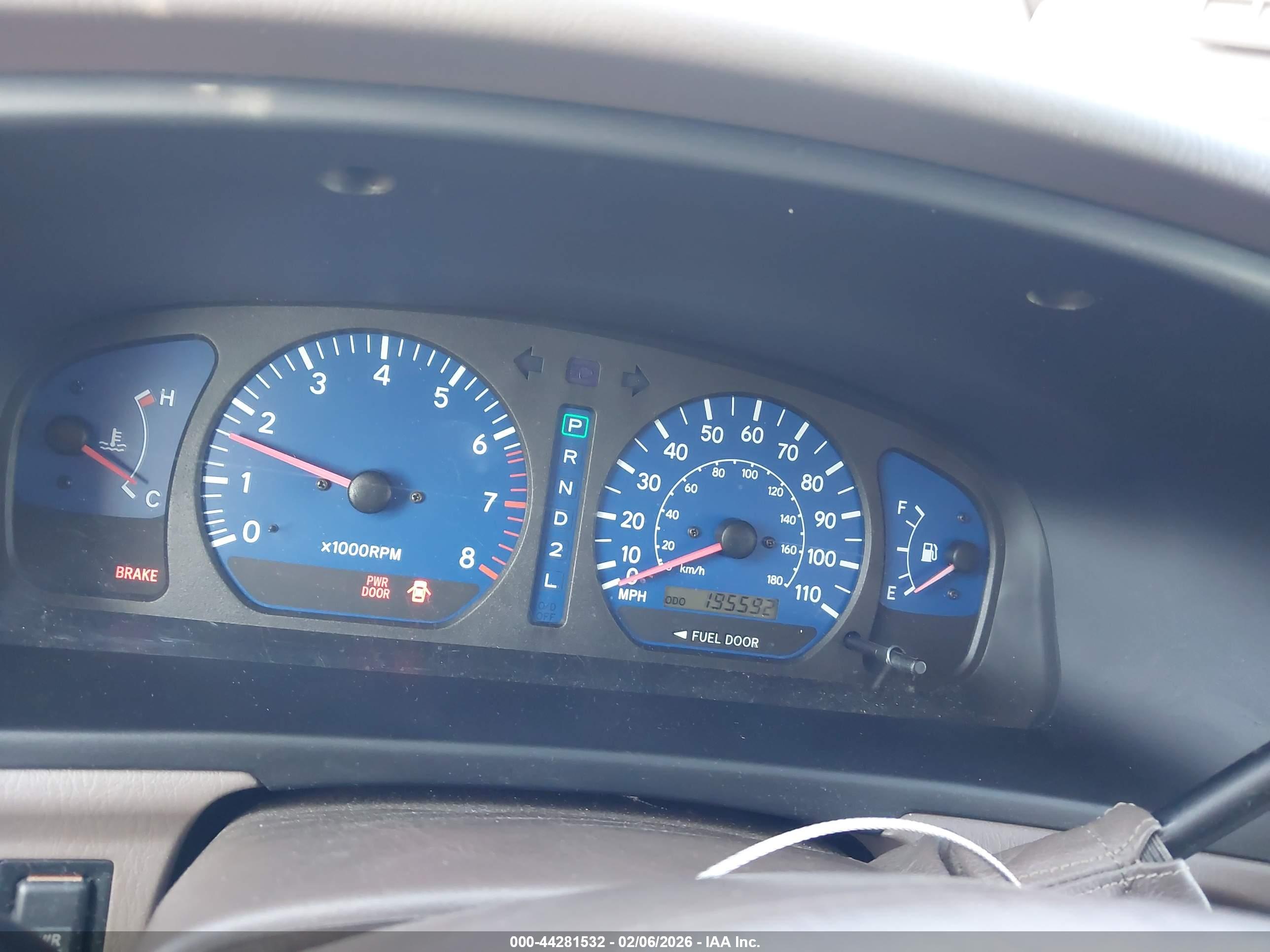 TOYOTA SIENNA image 7