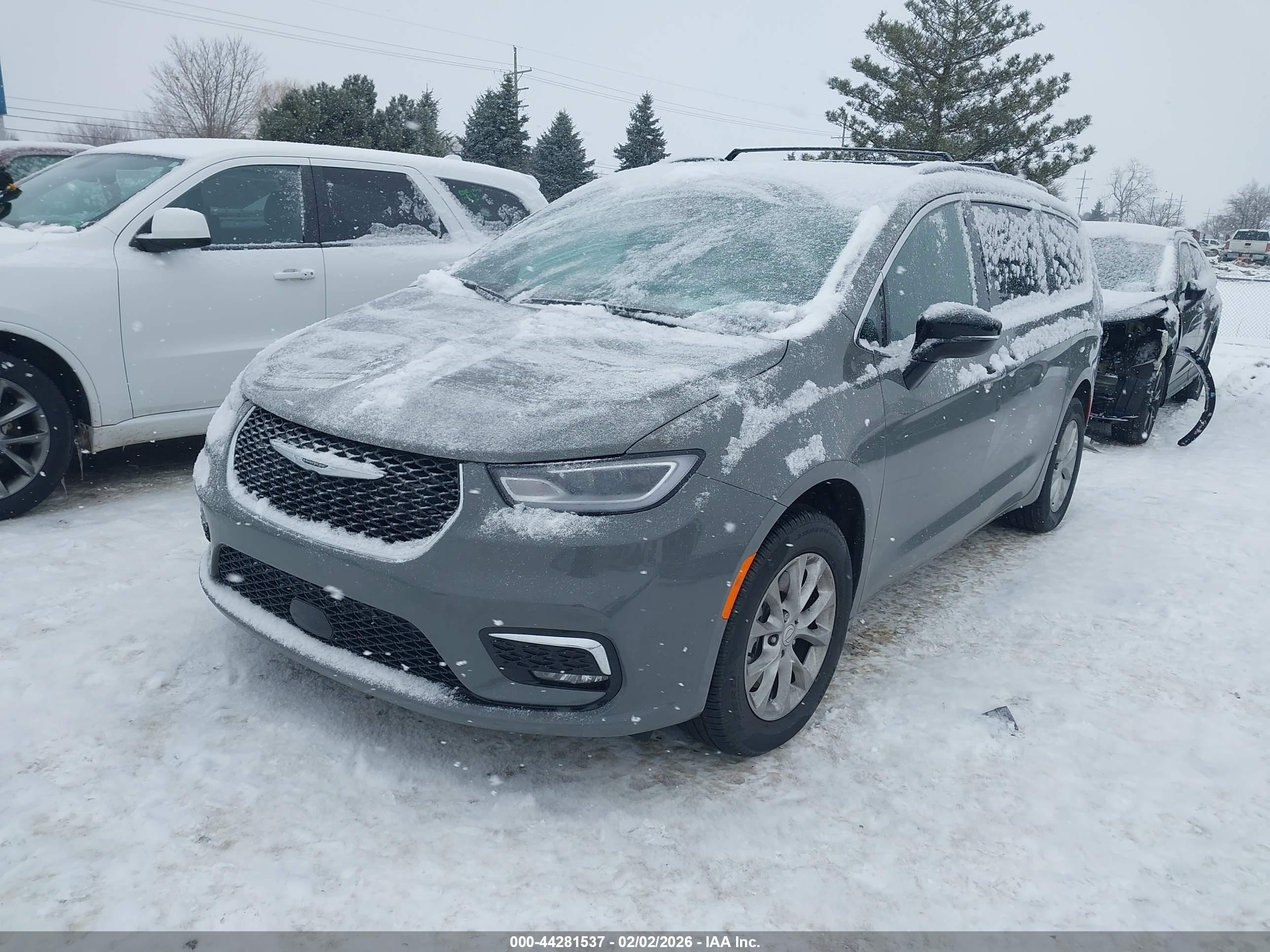 CHRYSLER PACIFICA image 2