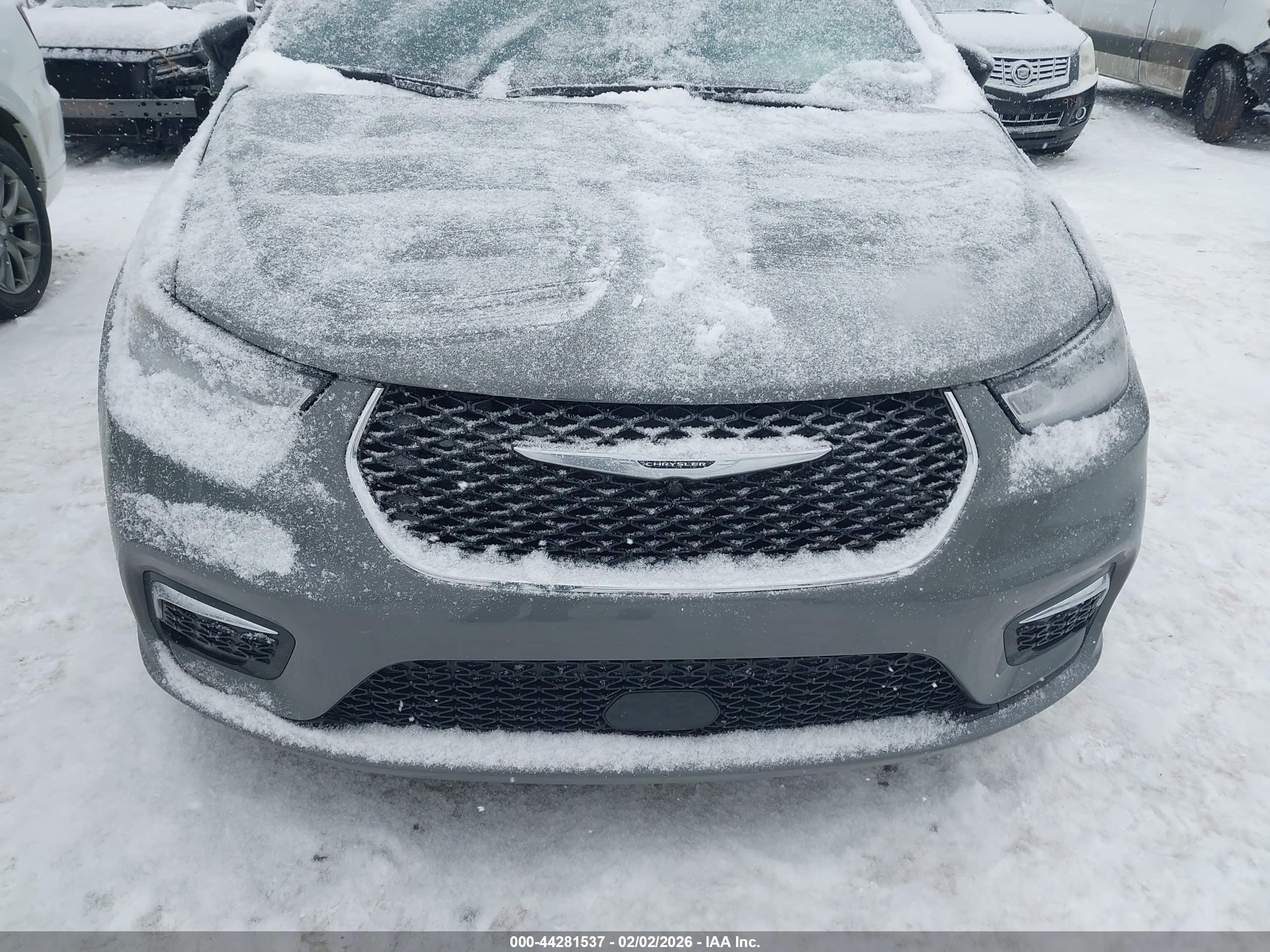 CHRYSLER PACIFICA image 6