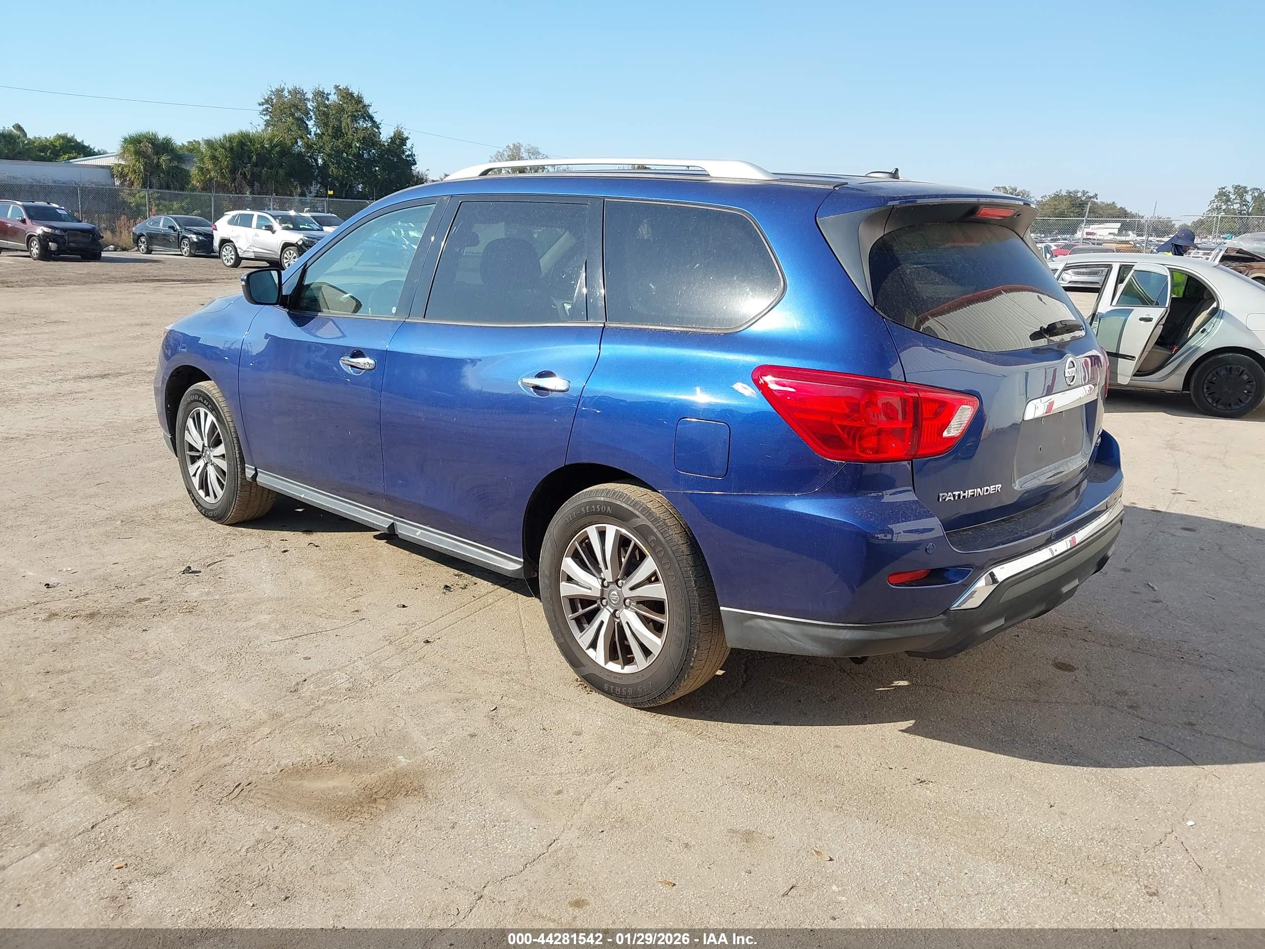 NISSAN PATHFINDER image 3