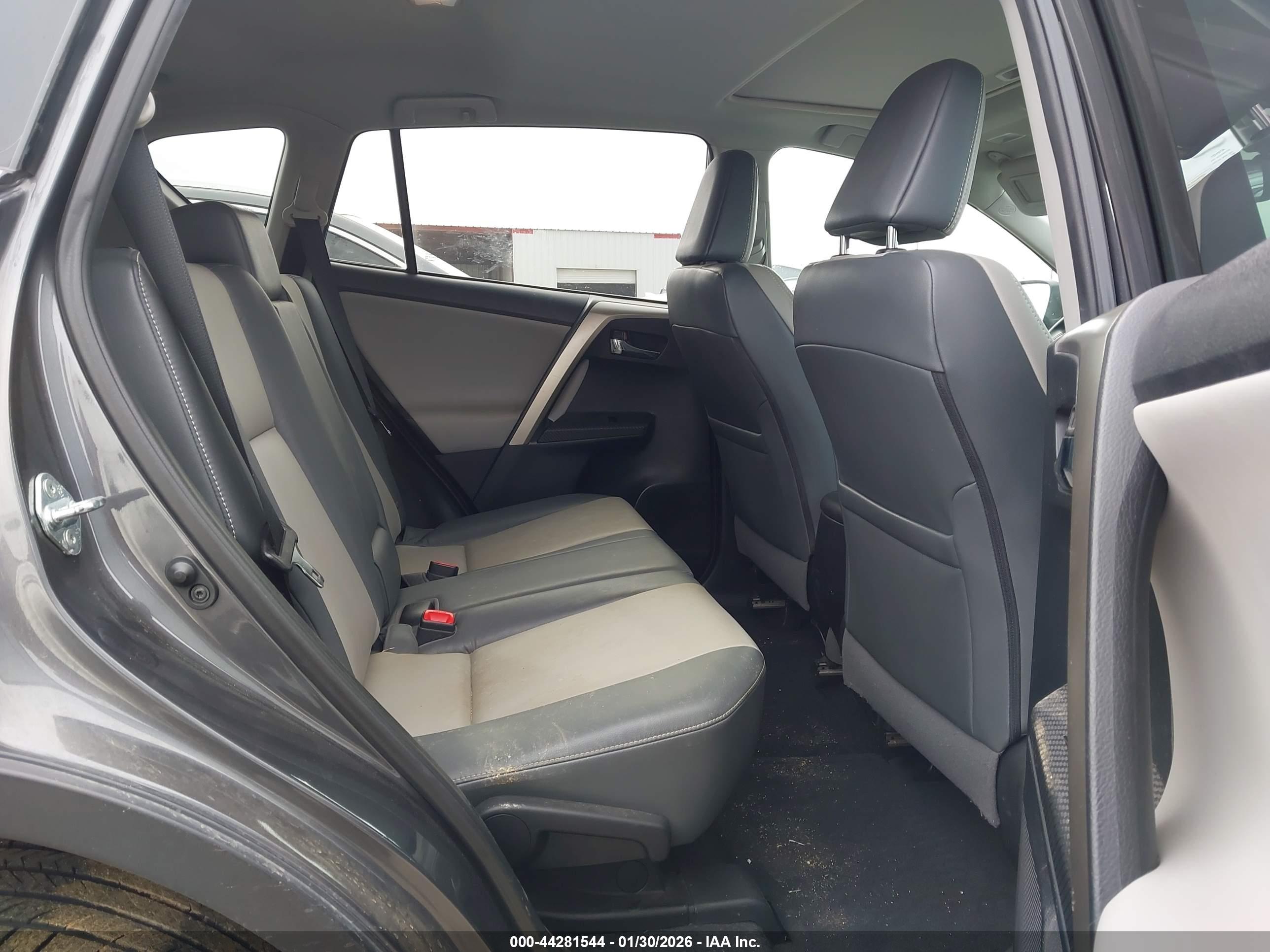 TOYOTA RAV4 image 8