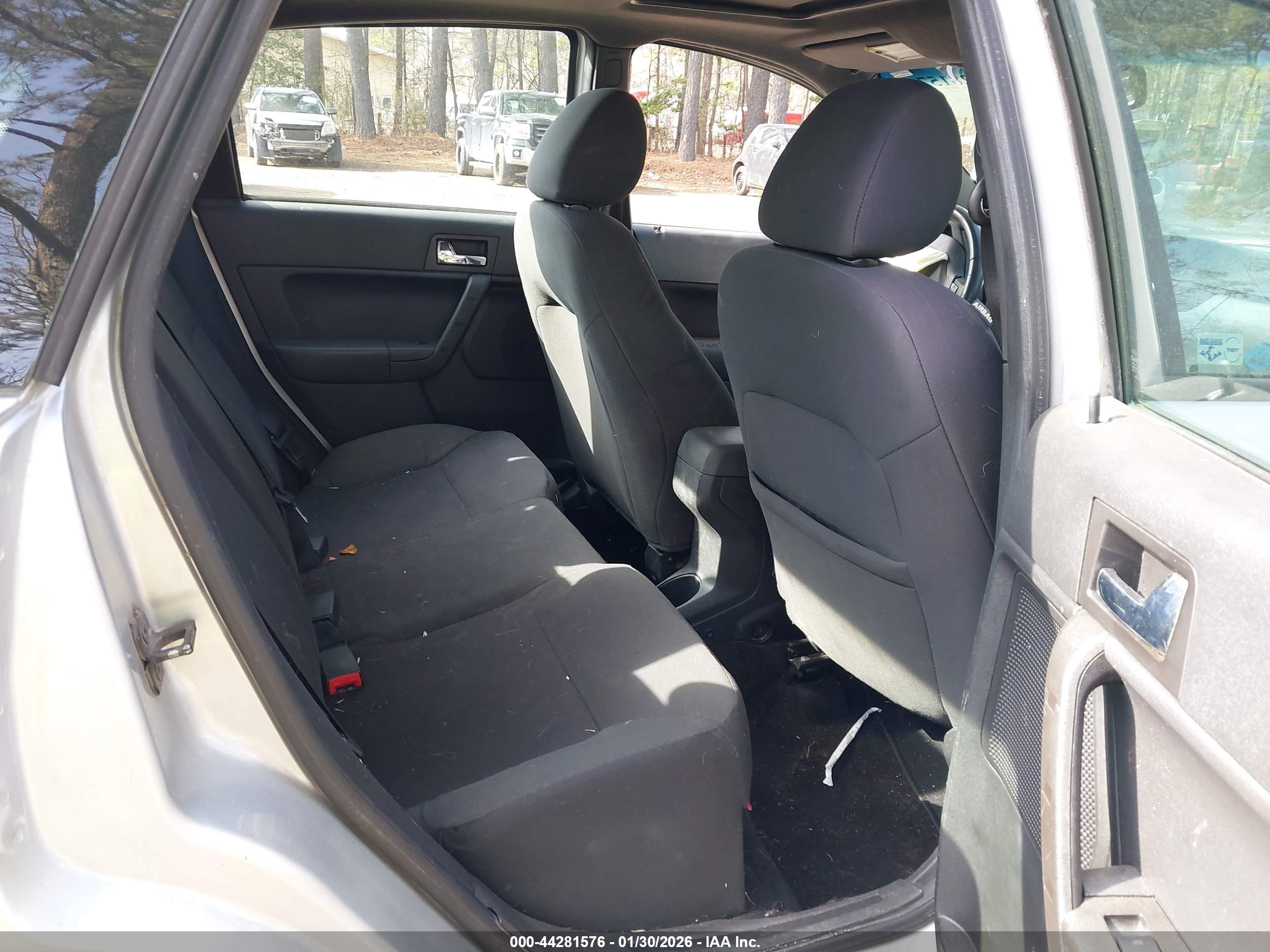 FORD FOCUS image 8