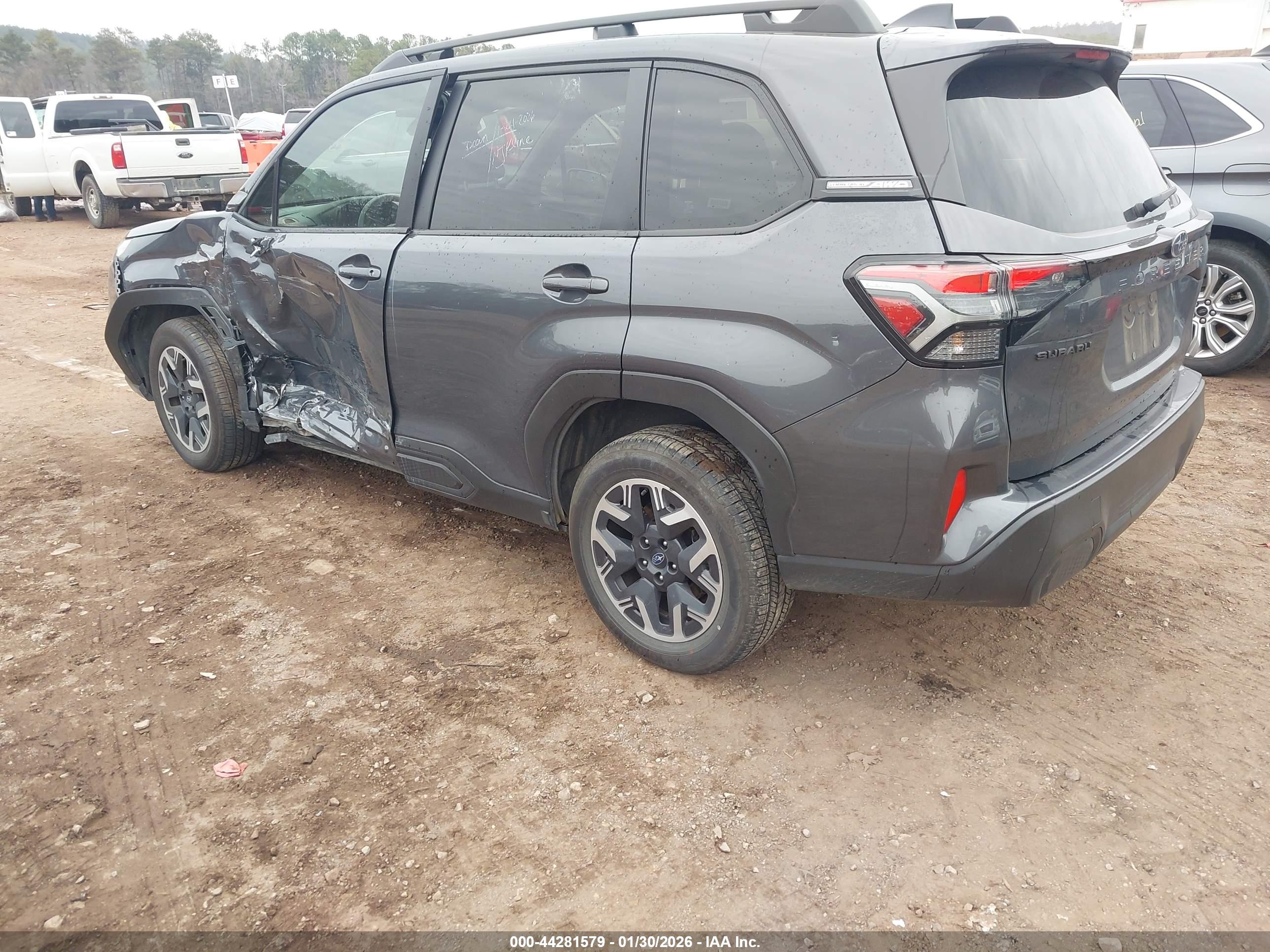 SUBARU FORESTER image 3