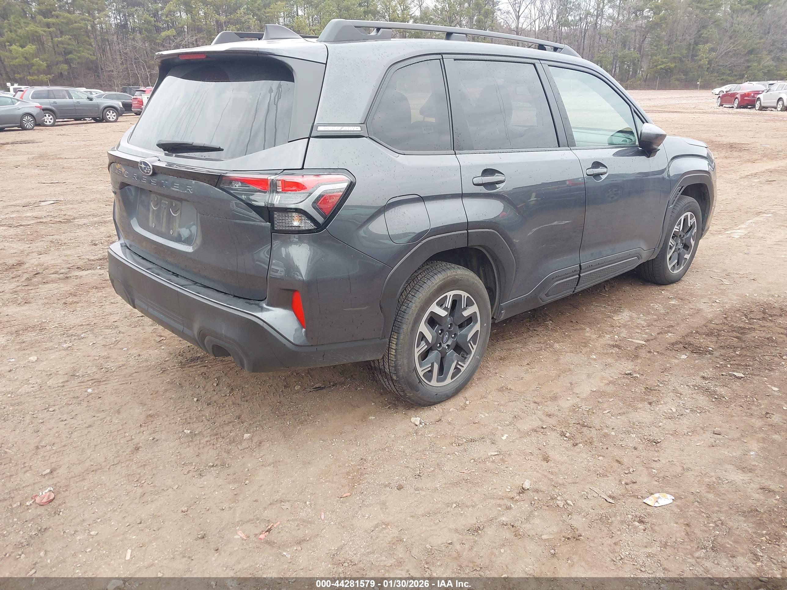 SUBARU FORESTER image 4