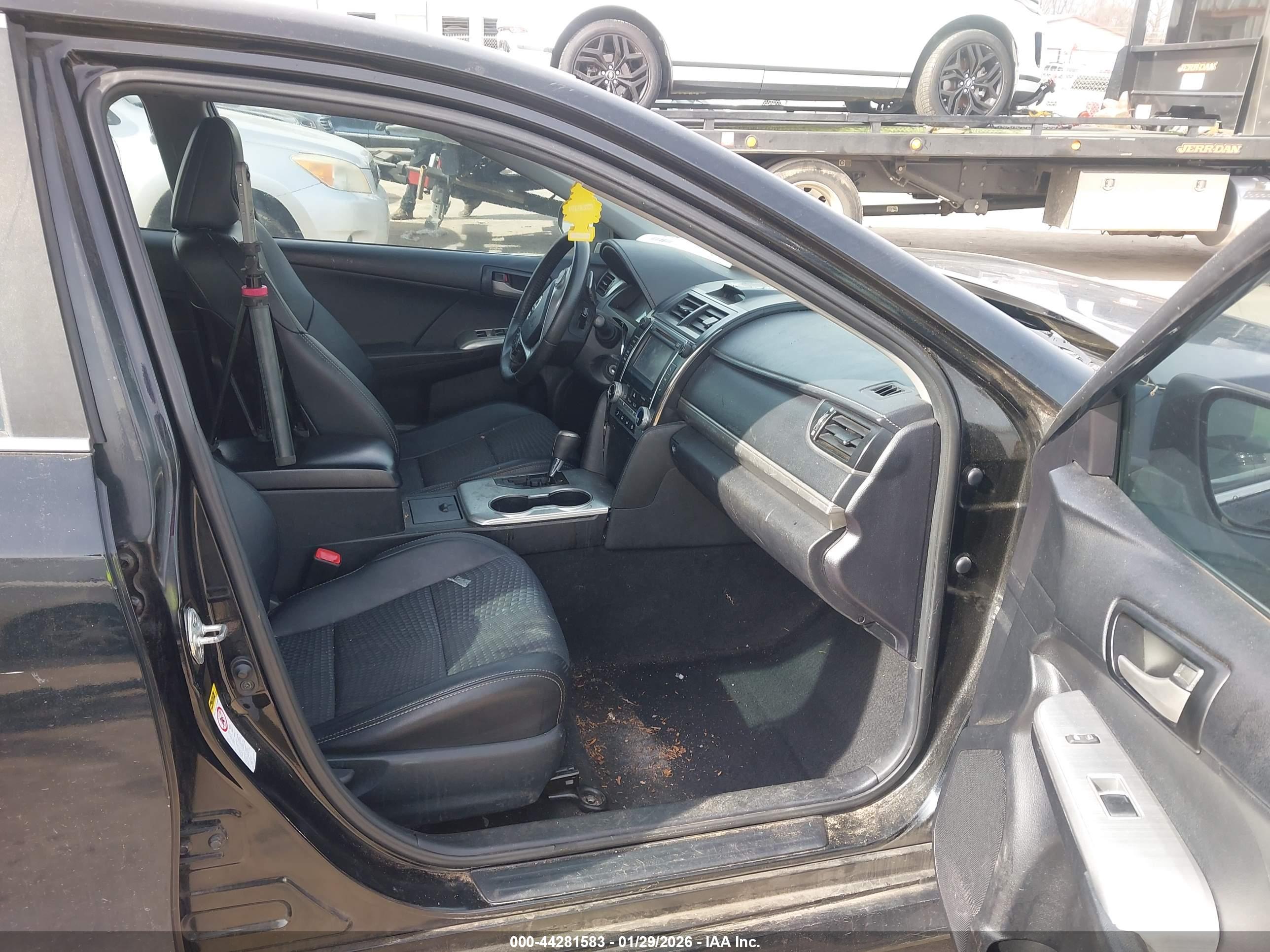 TOYOTA CAMRY image 5