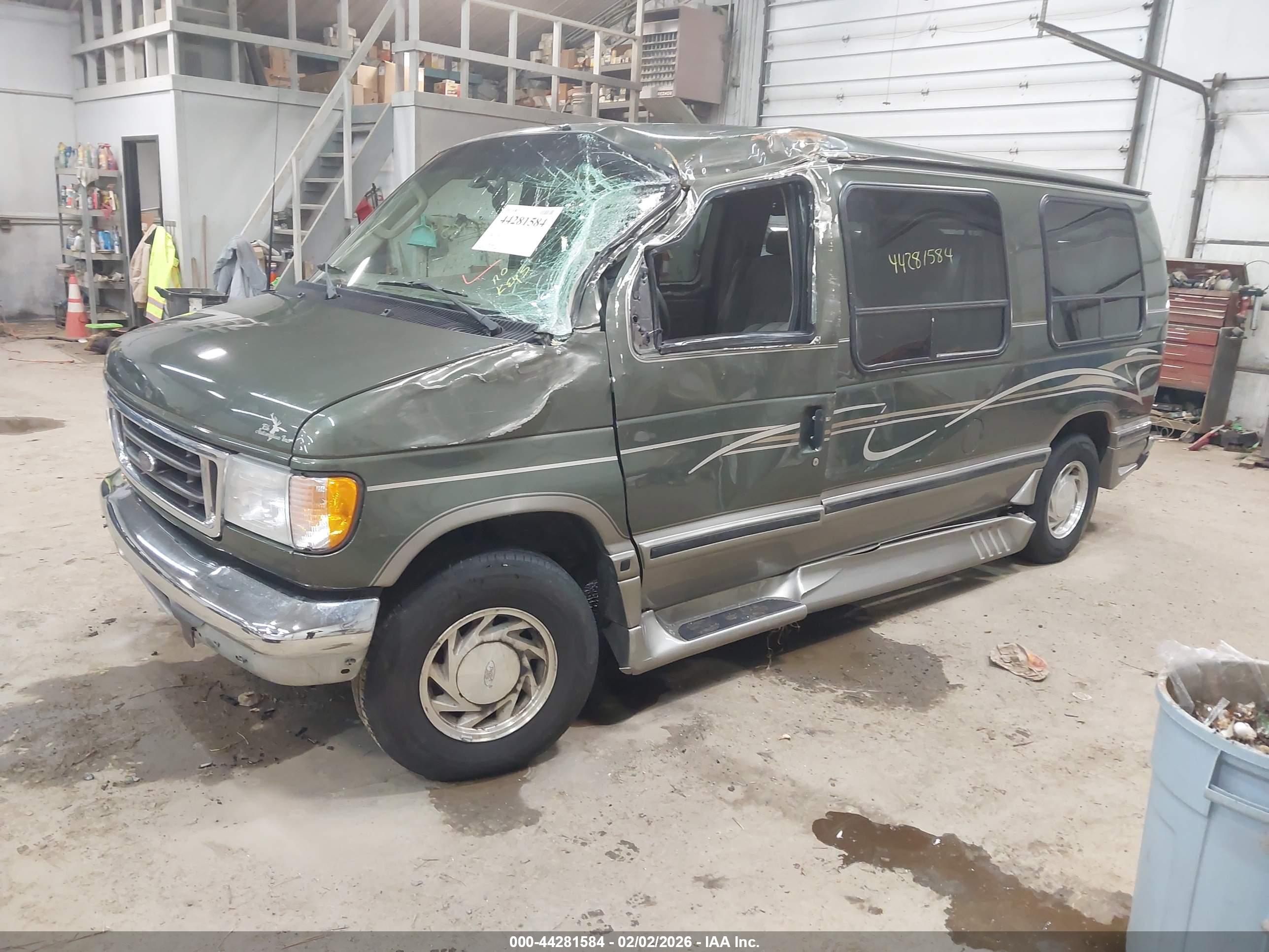 FORD E-150 image 2