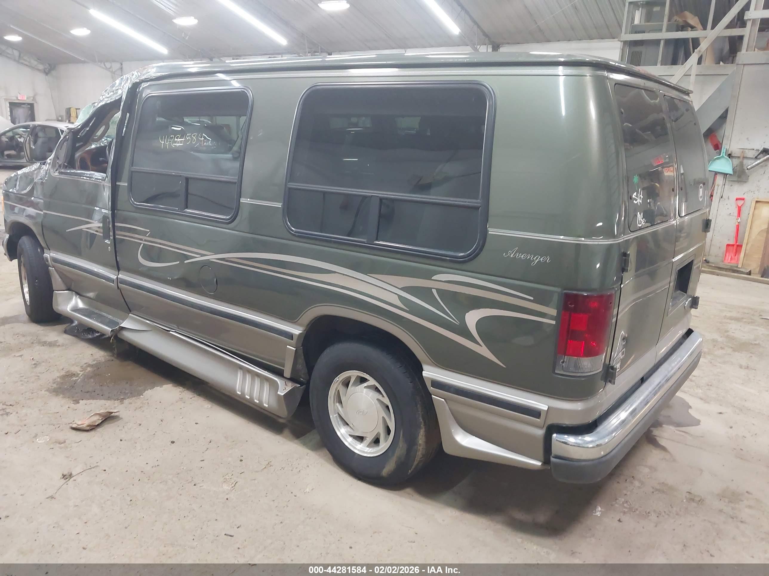 FORD E-150 image 3